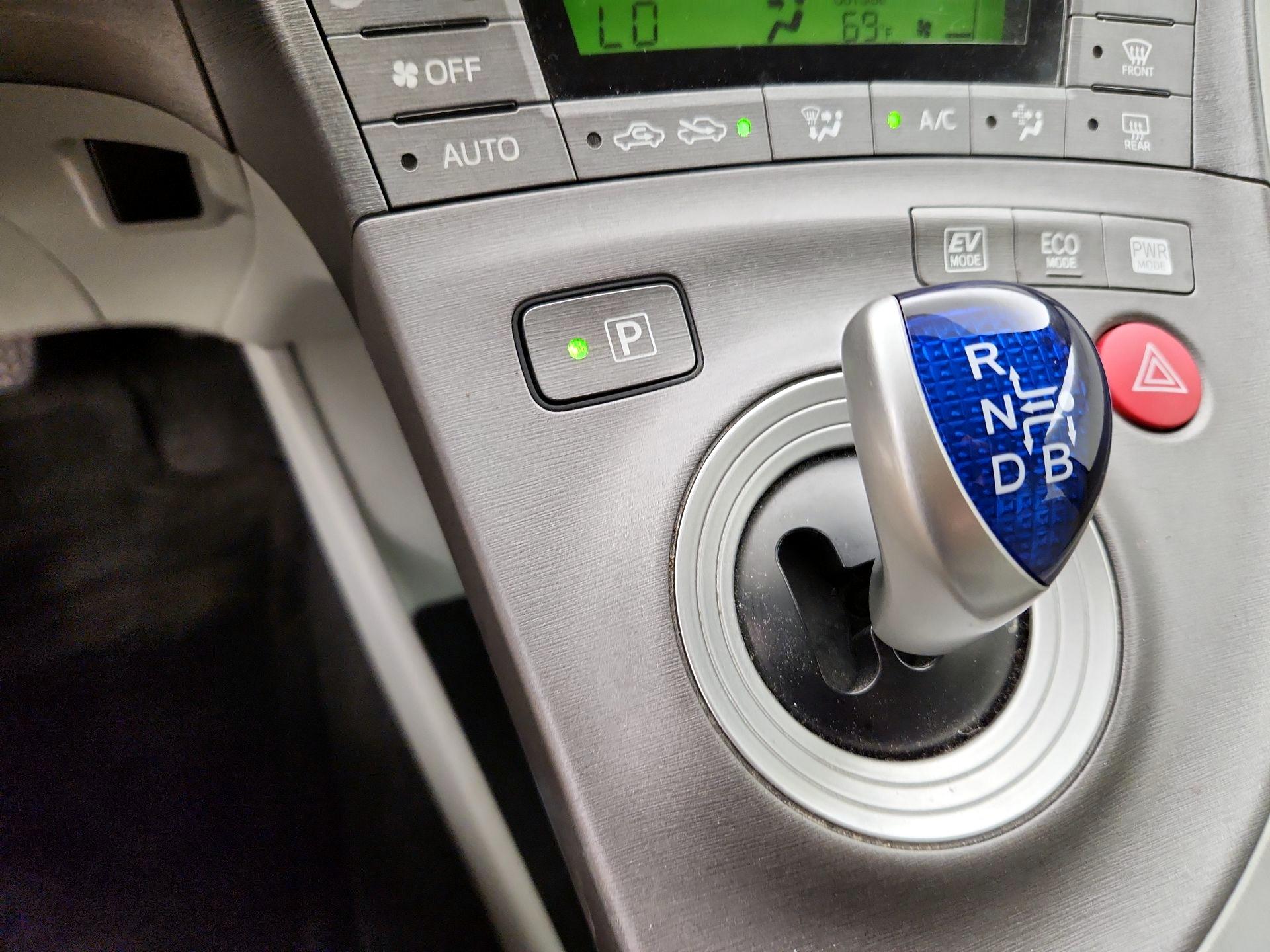 Thumbnail: 2015 Toyota Prius - 17