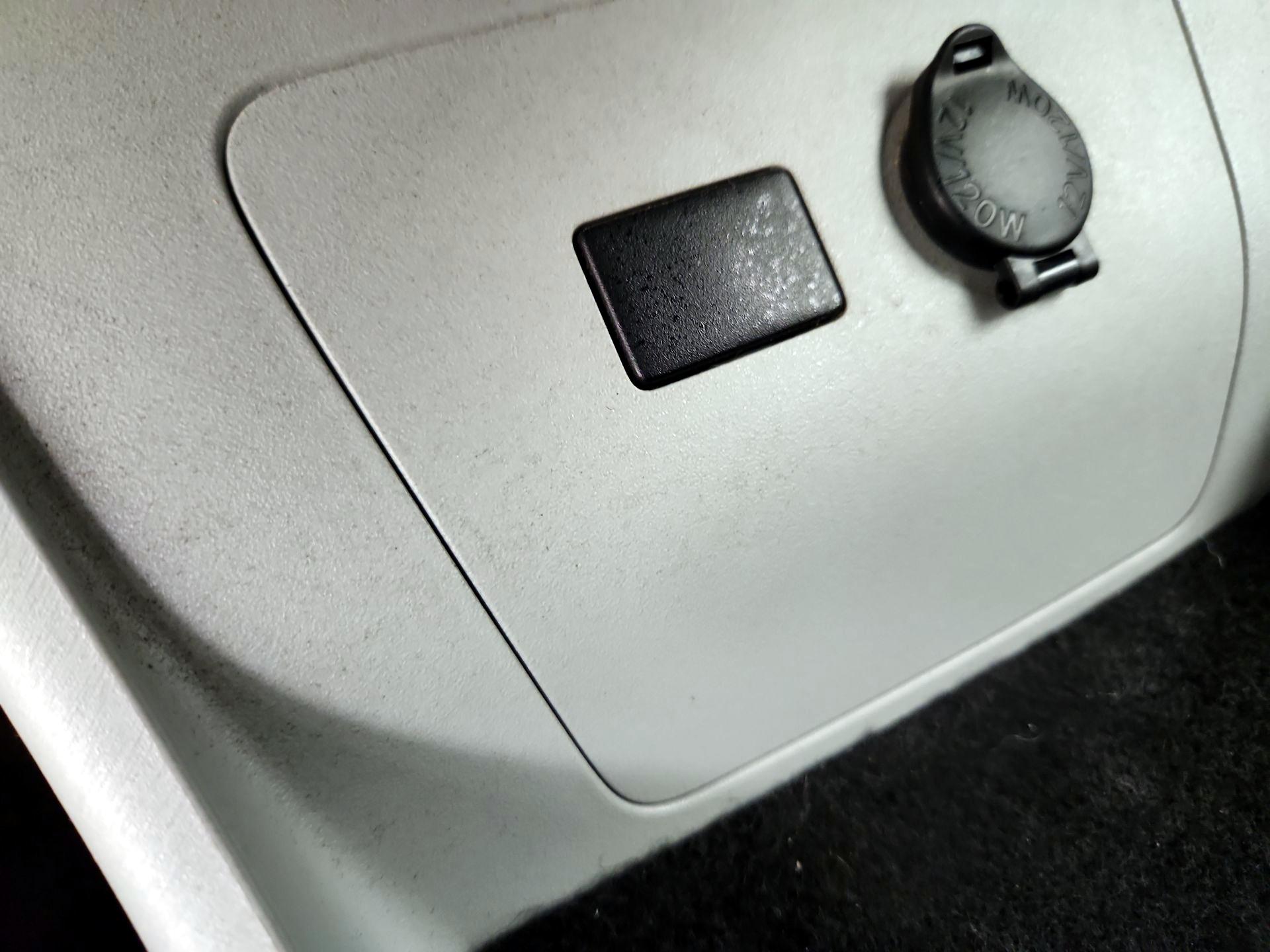 Thumbnail: 2015 Toyota Prius - 18