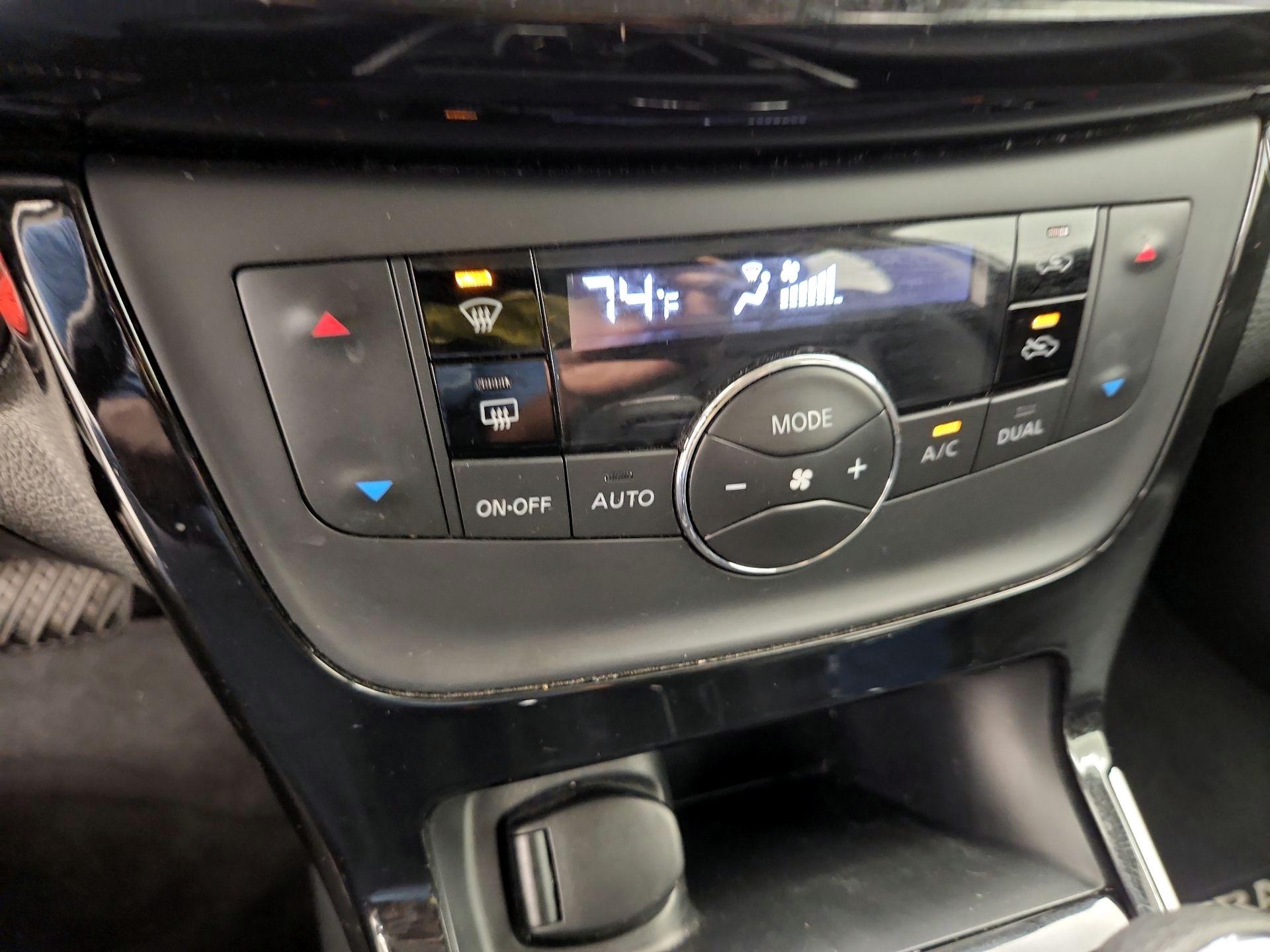Thumbnail: 2018 Nissan Sentra - 17