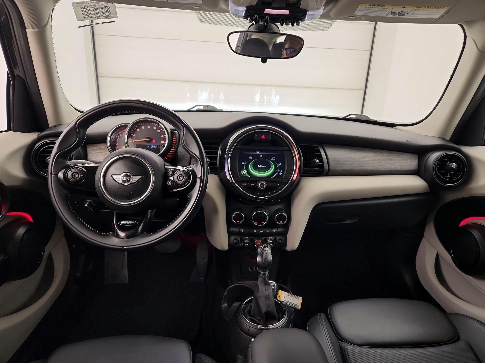 Thumbnail: 2017 MINI Cooper Hardtop - 9