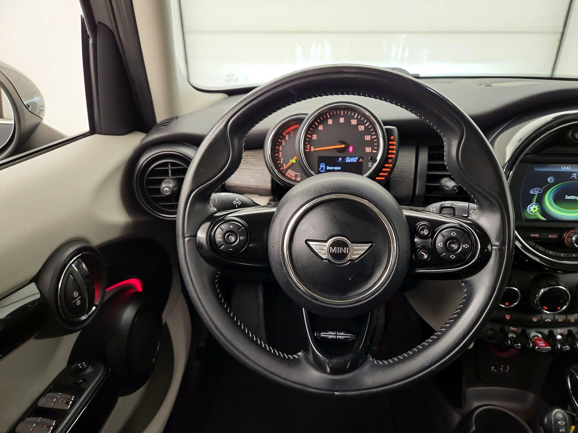 Thumbnail: 2017 MINI Cooper Hardtop - 10