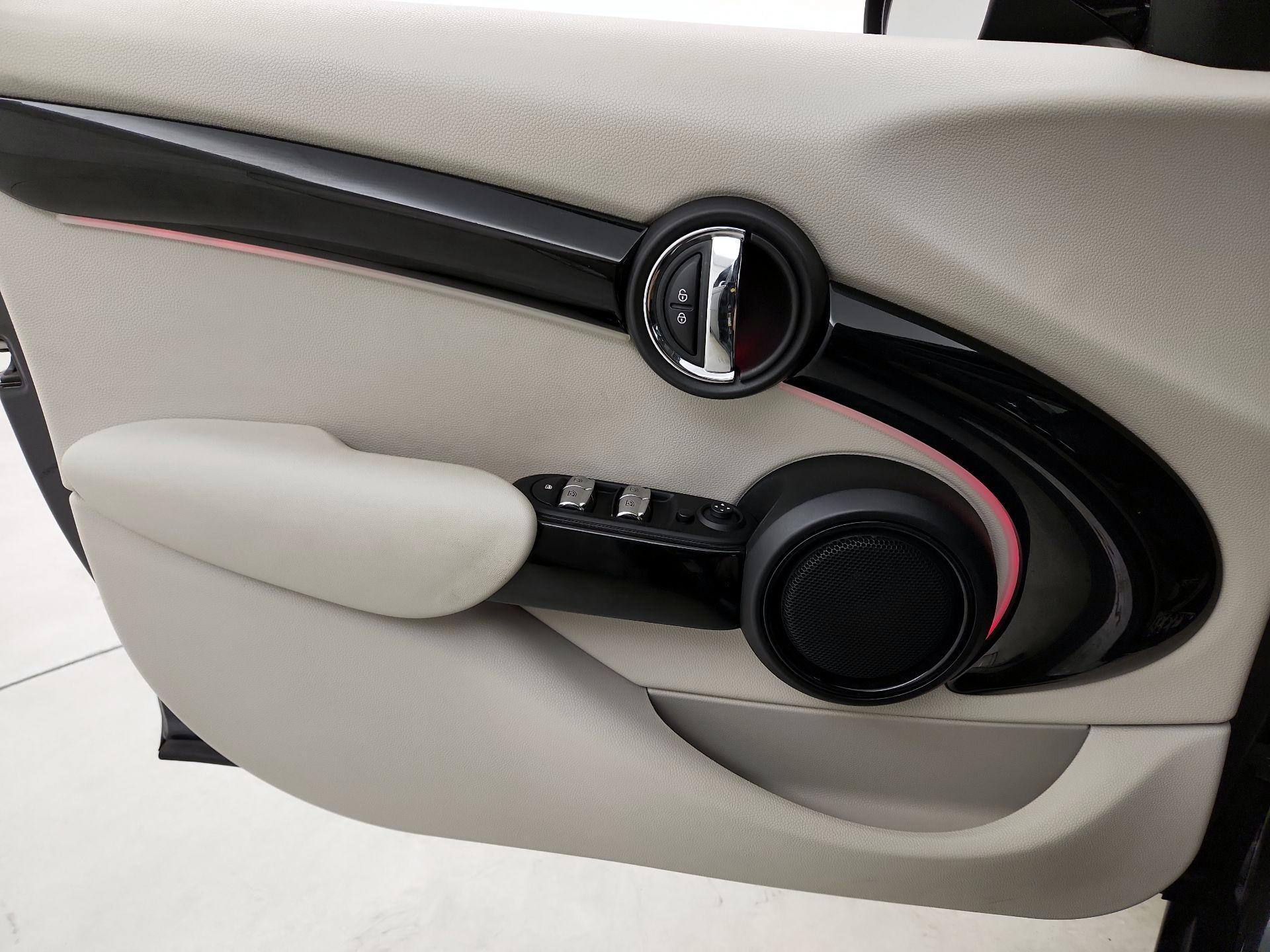 Thumbnail: 2017 MINI Cooper Hardtop - 12