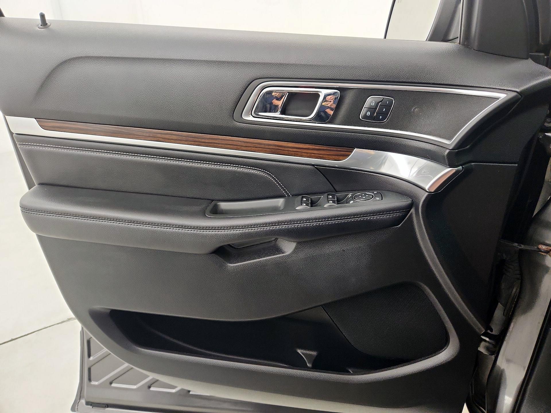 Thumbnail: 2017 Ford Explorer - 12