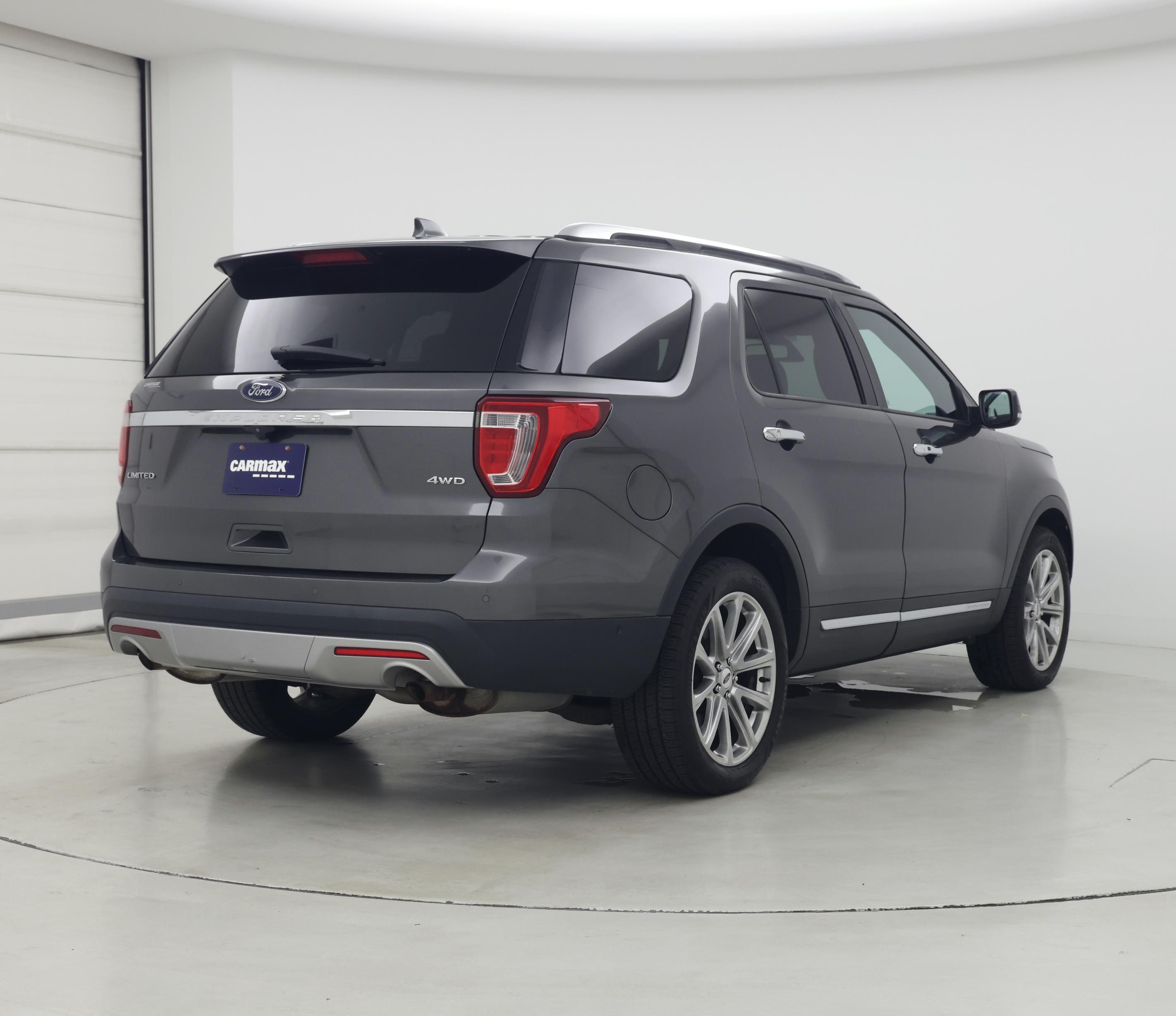 Thumbnail: 2017 Ford Explorer - 8