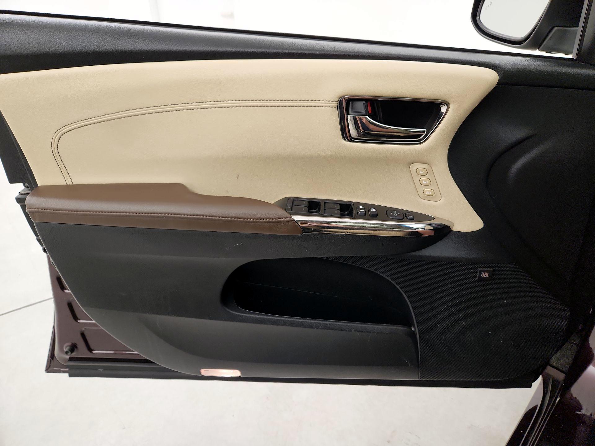 Thumbnail: 2016 Toyota Avalon - 12
