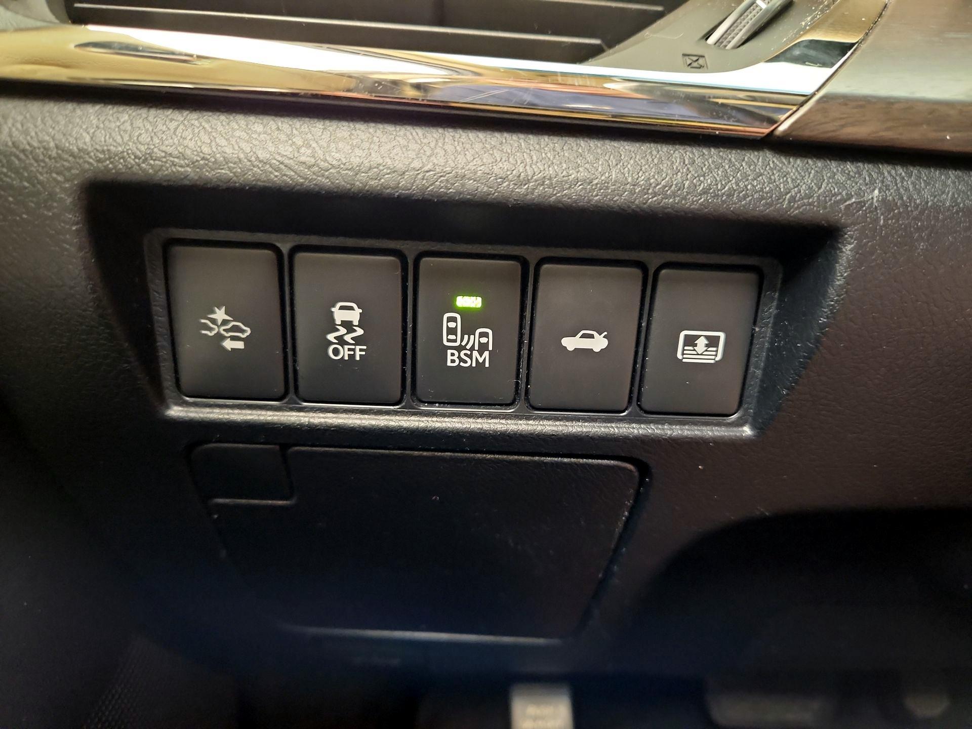 Thumbnail: 2016 Toyota Avalon - 13