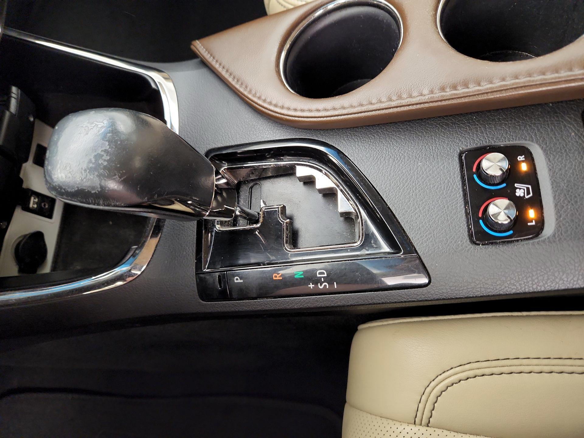 Thumbnail: 2016 Toyota Avalon - 18