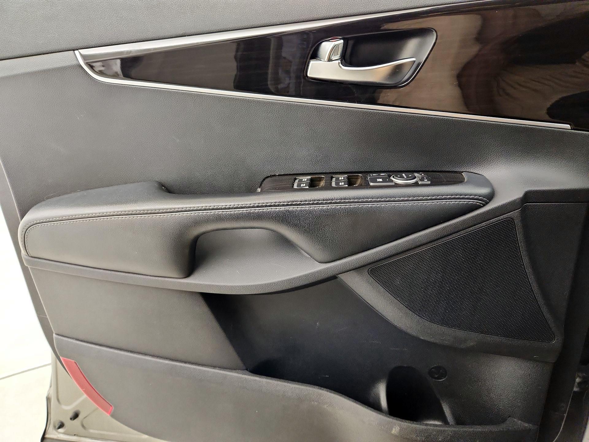 Thumbnail: 2019 Kia Sorento - 12