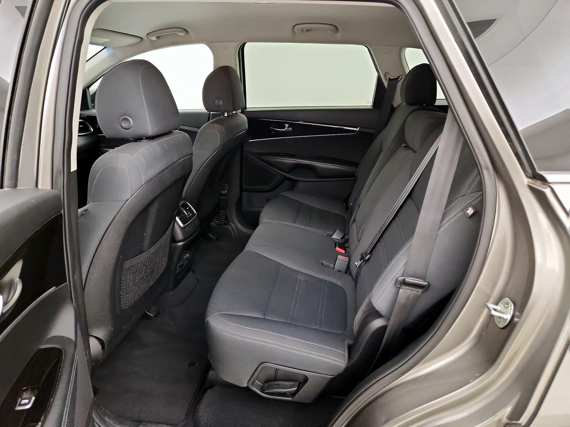 Thumbnail: 2019 Kia Sorento - 19