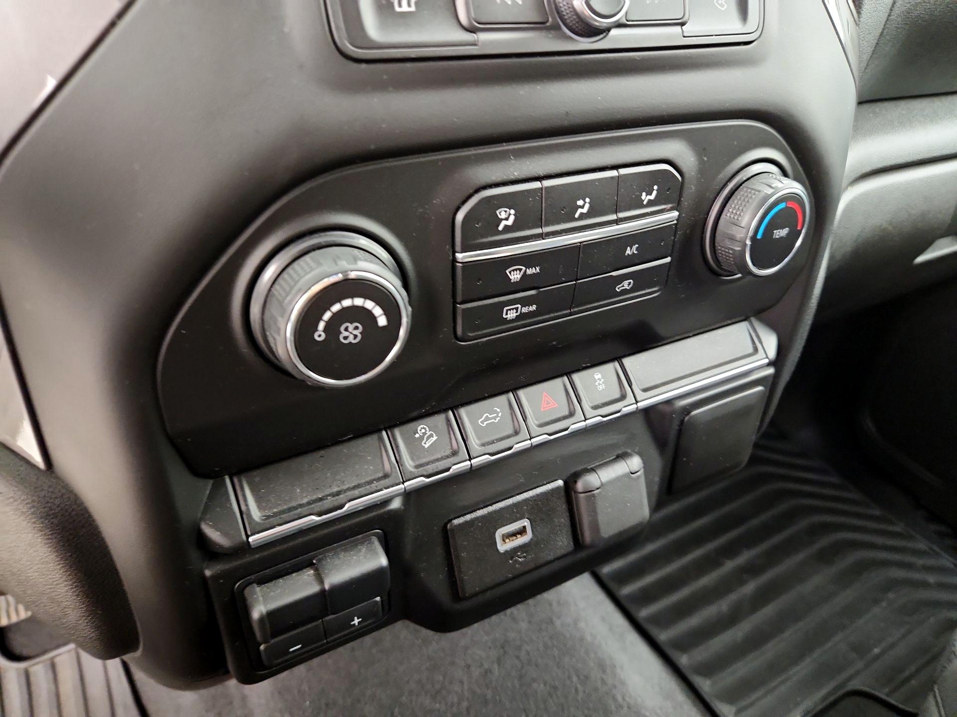 Thumbnail: 2019 Chevrolet Silverado 1500 - 16