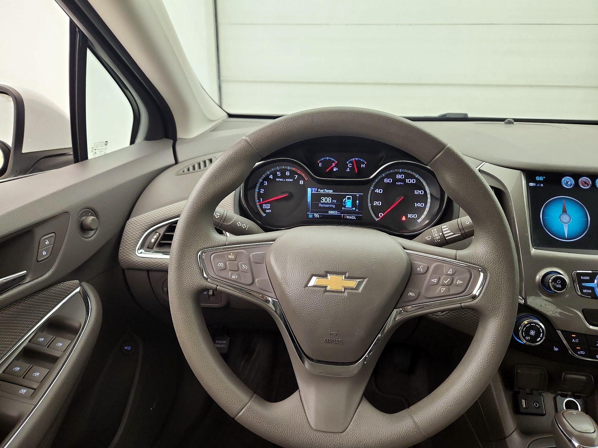 Thumbnail: 2018 Chevrolet Cruze - 10