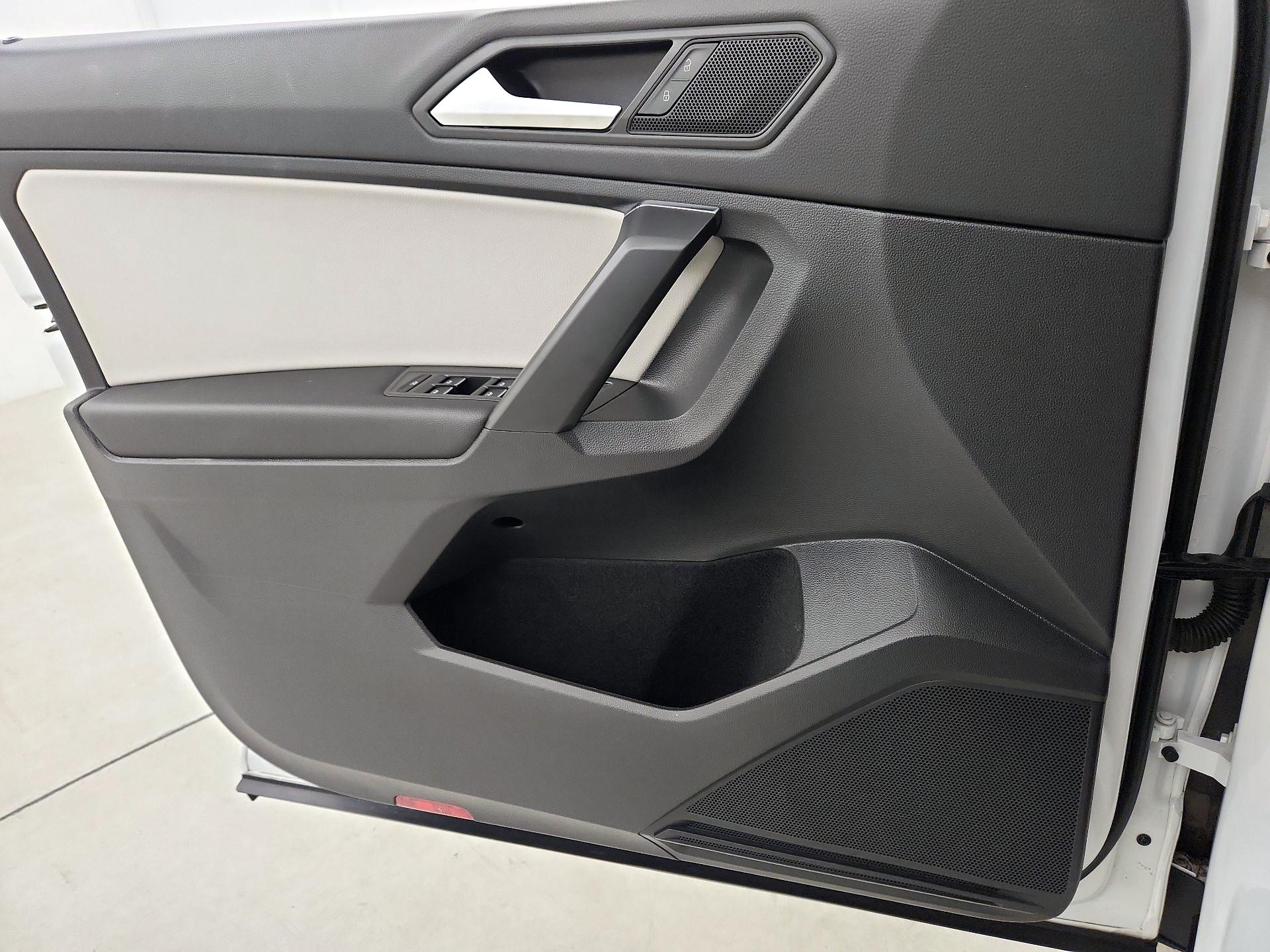 Thumbnail: 2021 Volkswagen Tiguan - 12