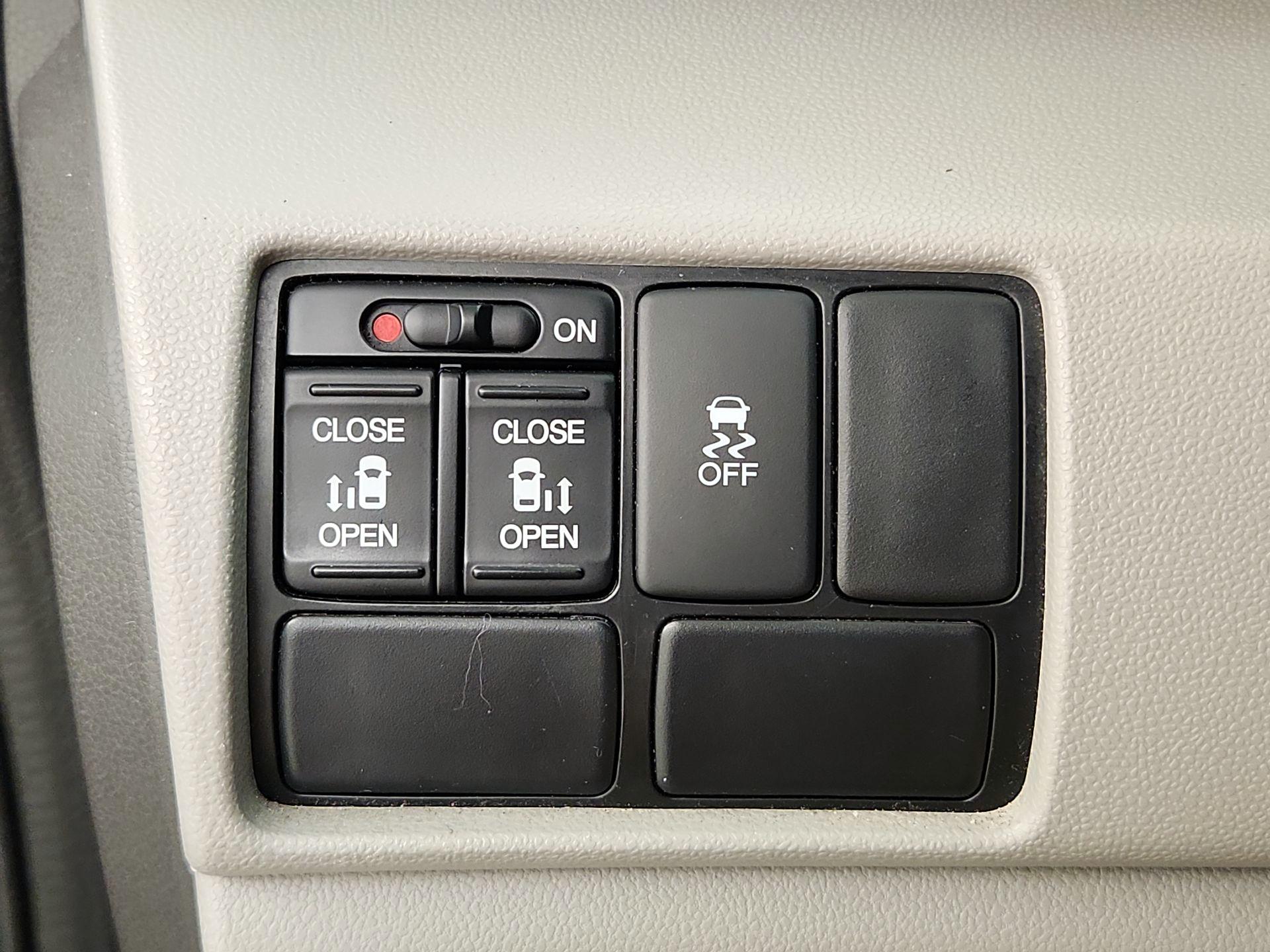 Thumbnail: 2016 Honda Odyssey - 13