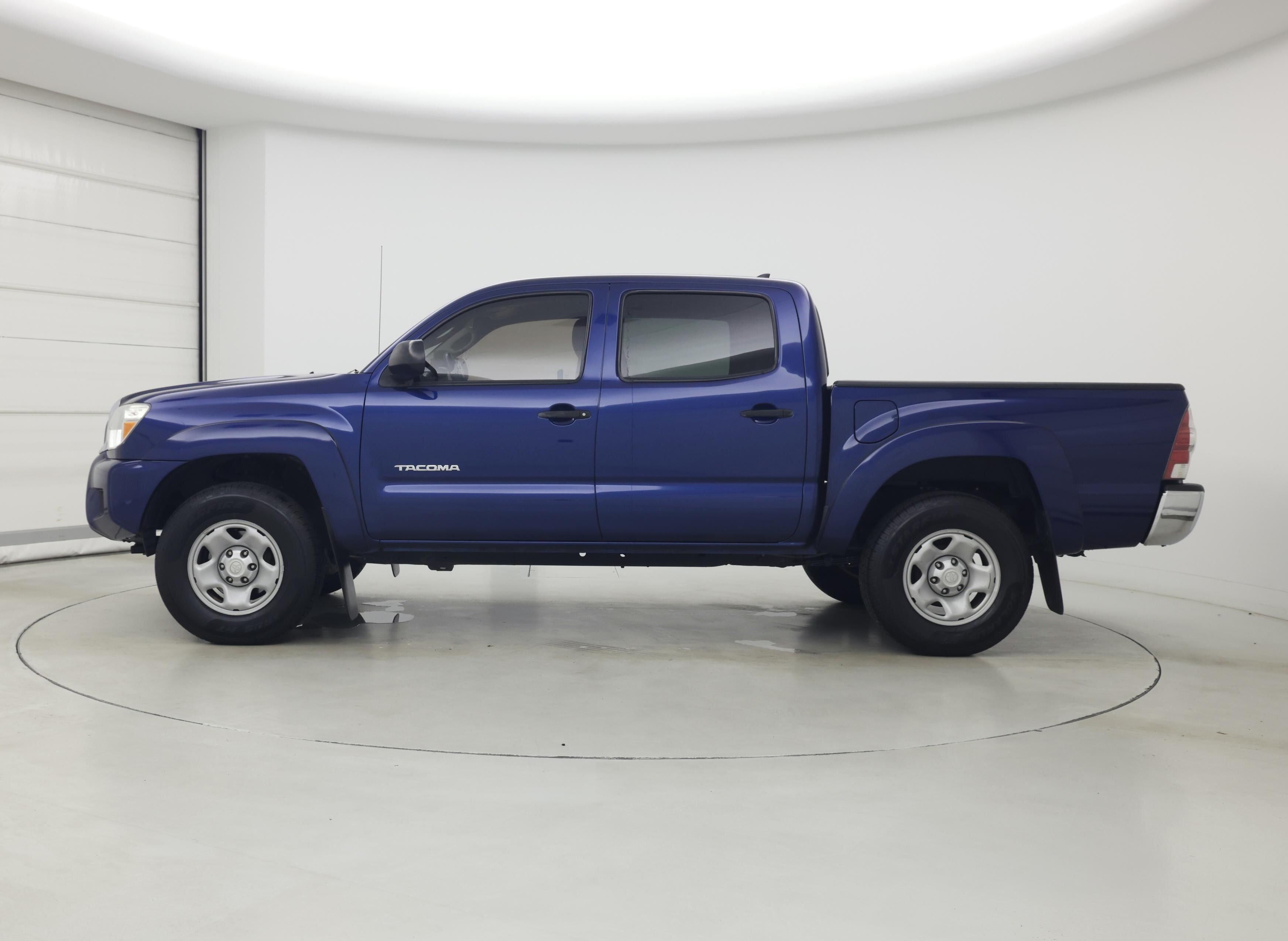 Thumbnail: 2015 Toyota Tacoma - 3