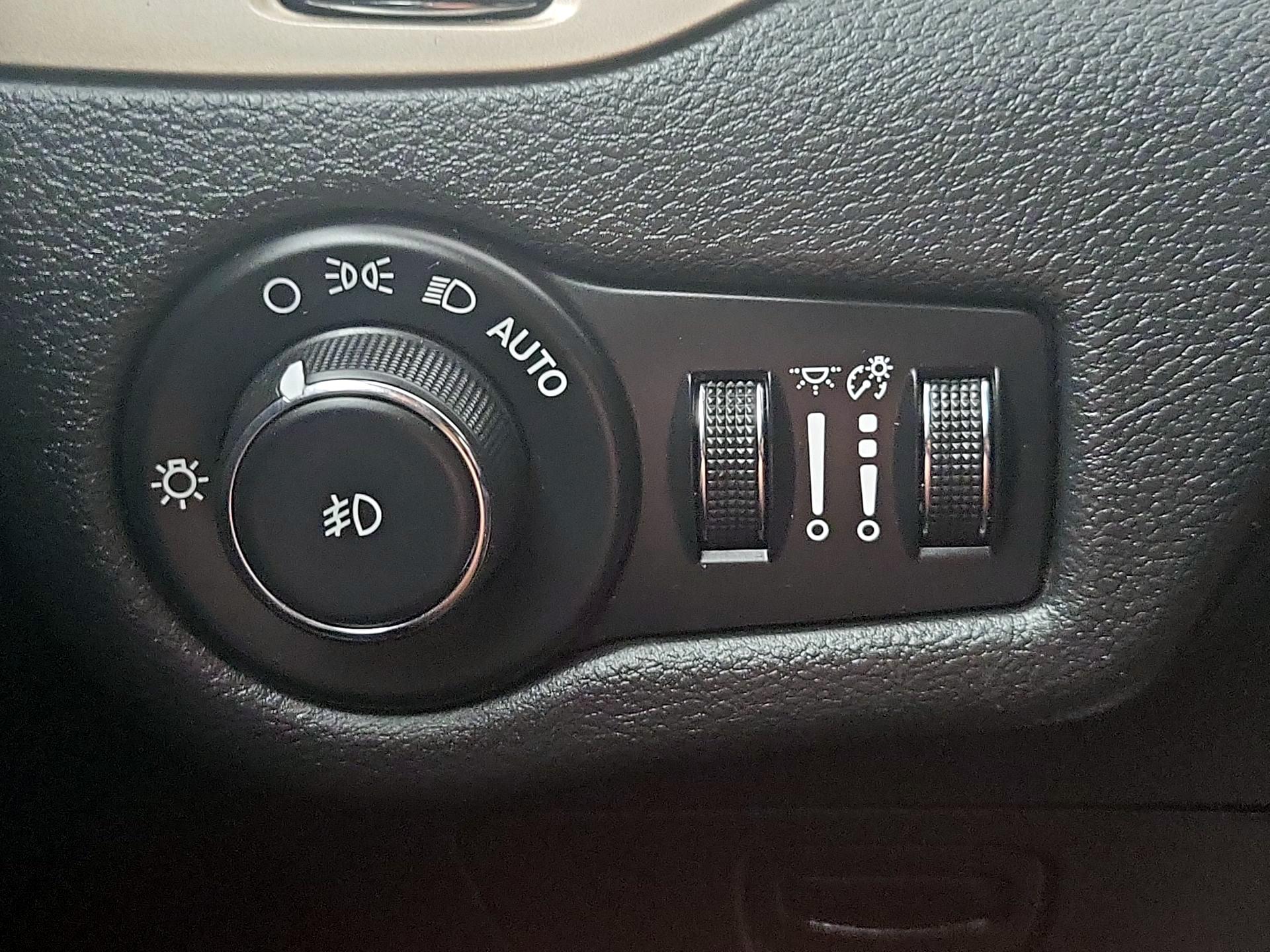 Thumbnail: 2016 Jeep Cherokee - 13
