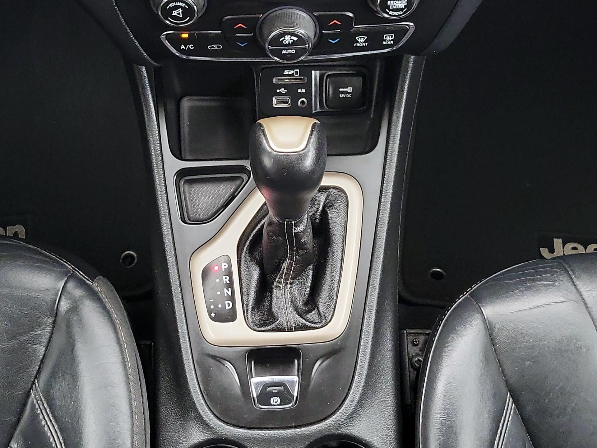 Thumbnail: 2016 Jeep Cherokee - 17