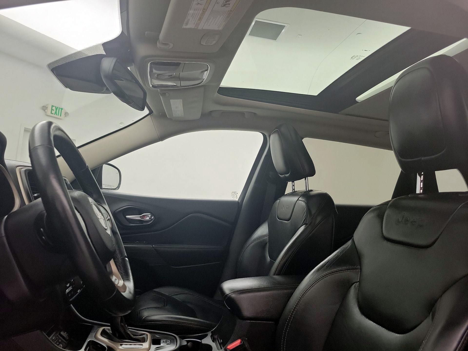 Thumbnail: 2016 Jeep Cherokee - 19