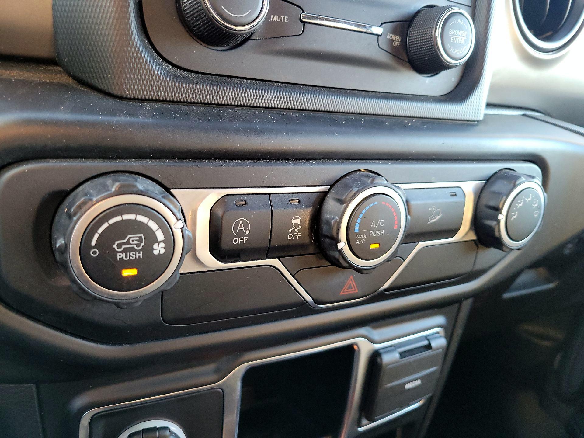 Thumbnail: 2019 Jeep Wrangler - 17