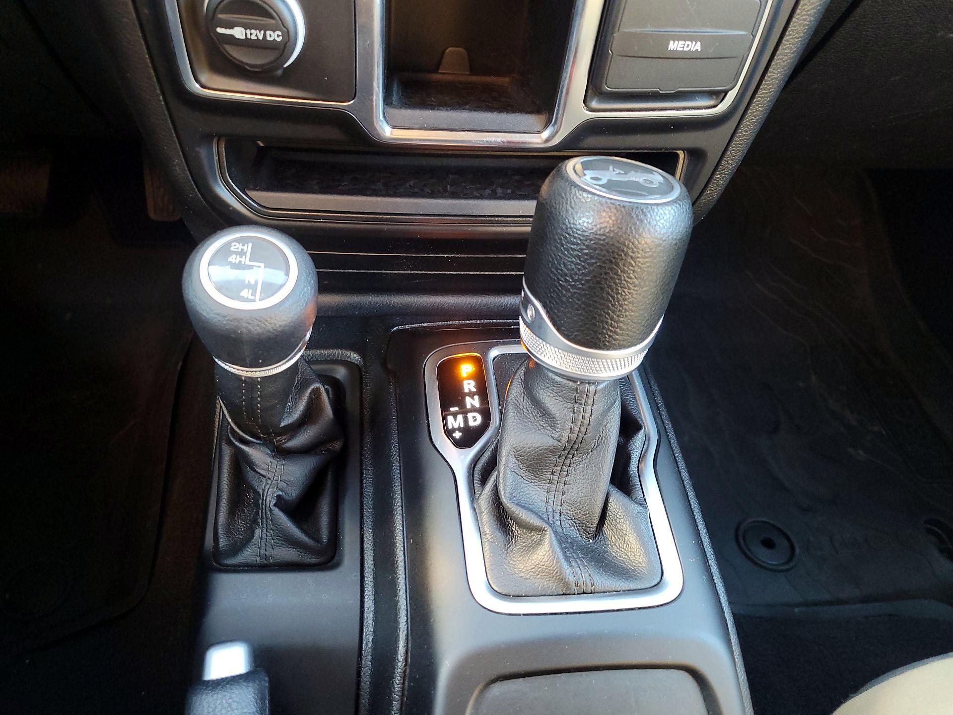 Thumbnail: 2019 Jeep Wrangler - 18