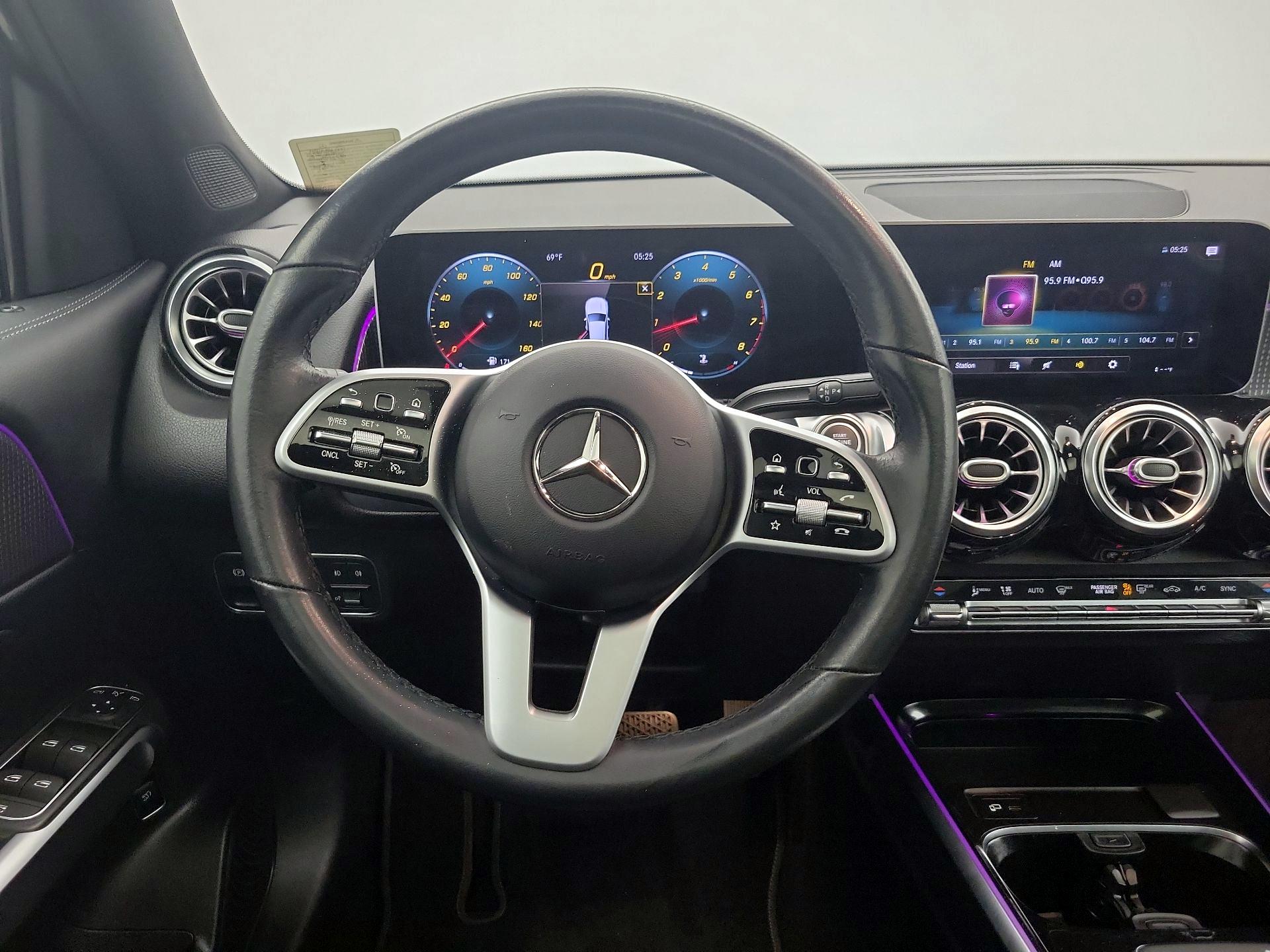 Thumbnail: 2021 Mercedes-Benz GLB - 10