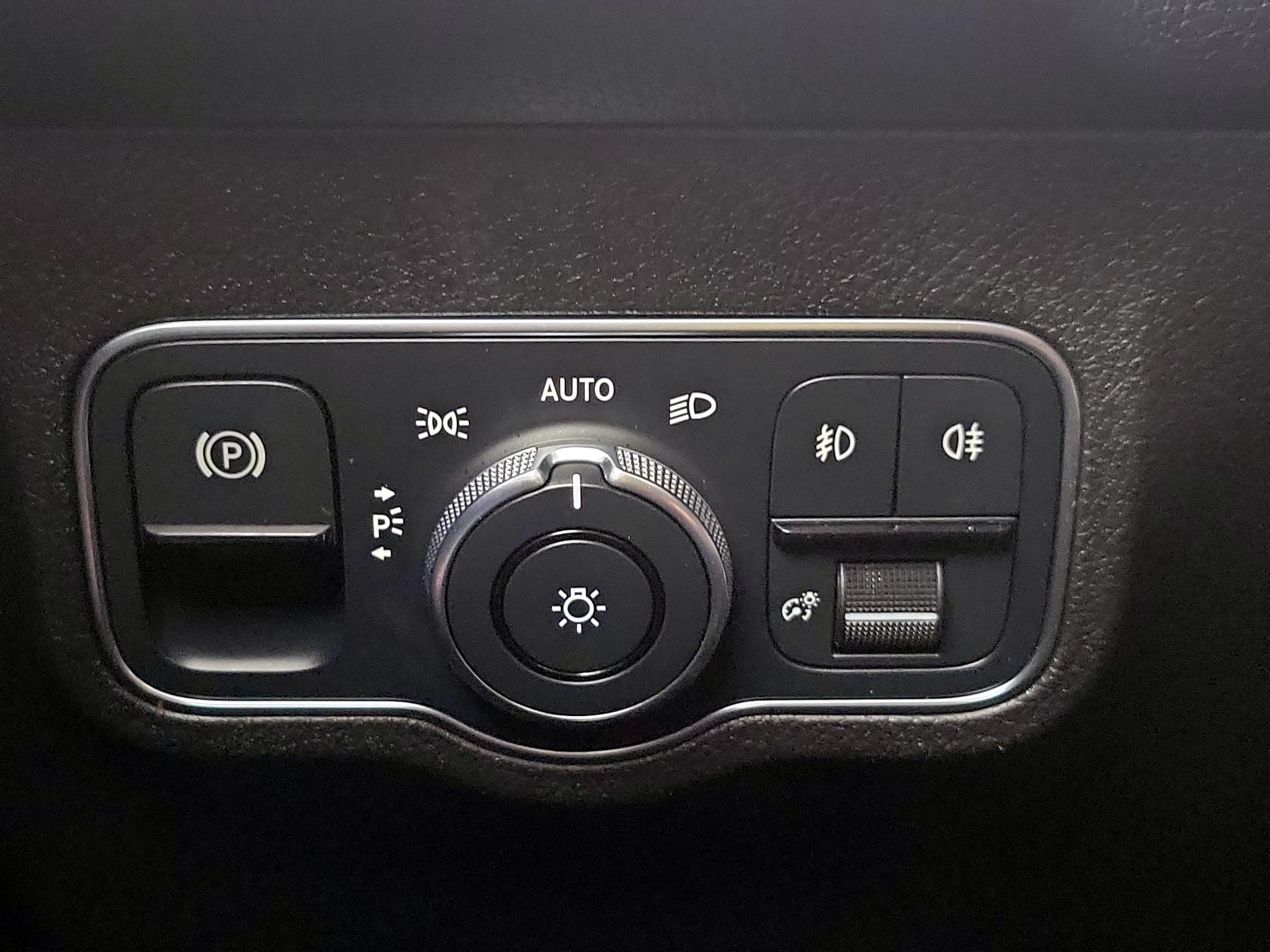 Thumbnail: 2021 Mercedes-Benz GLB - 13