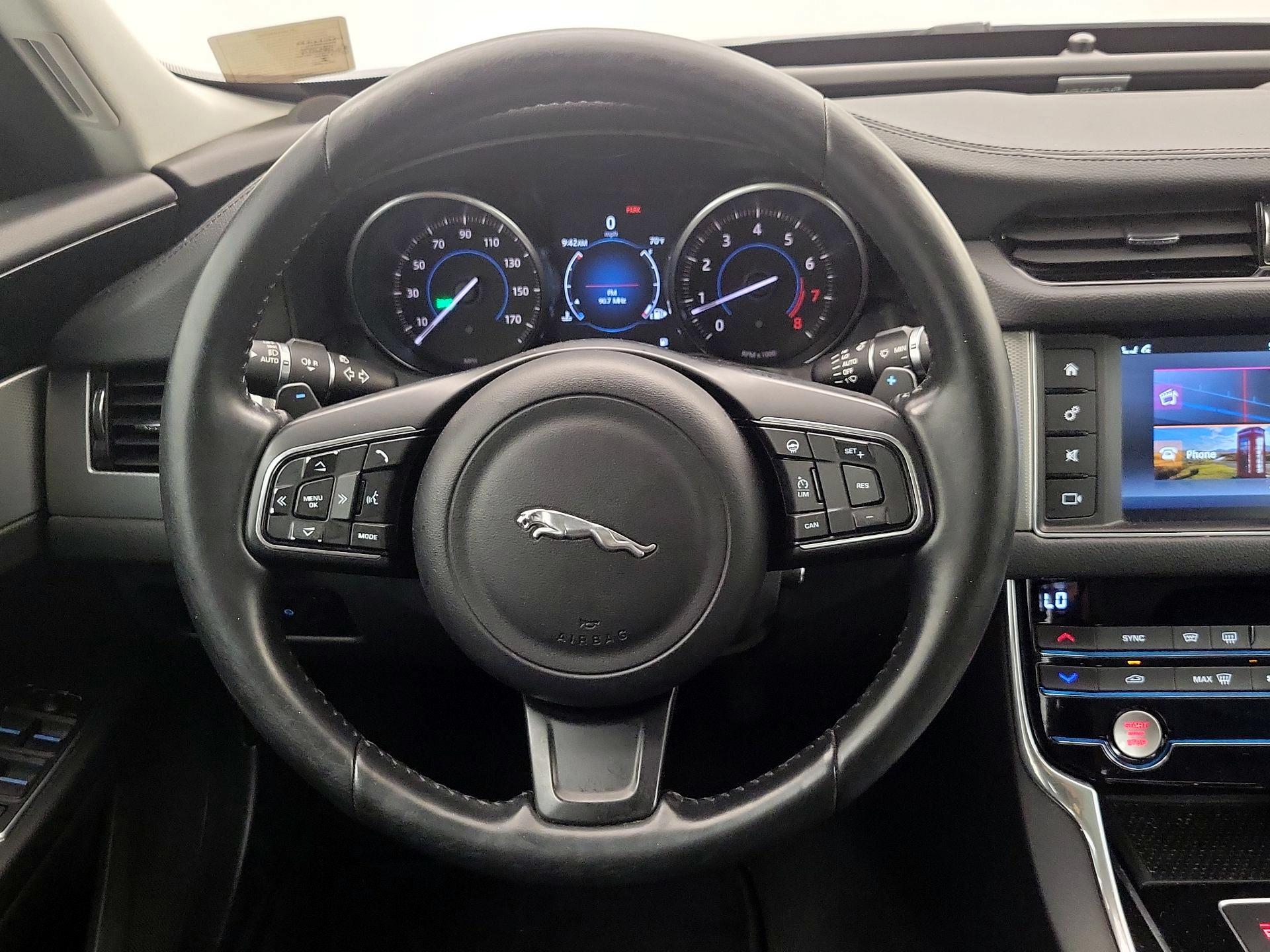 Thumbnail: 2017 Jaguar XF - 10