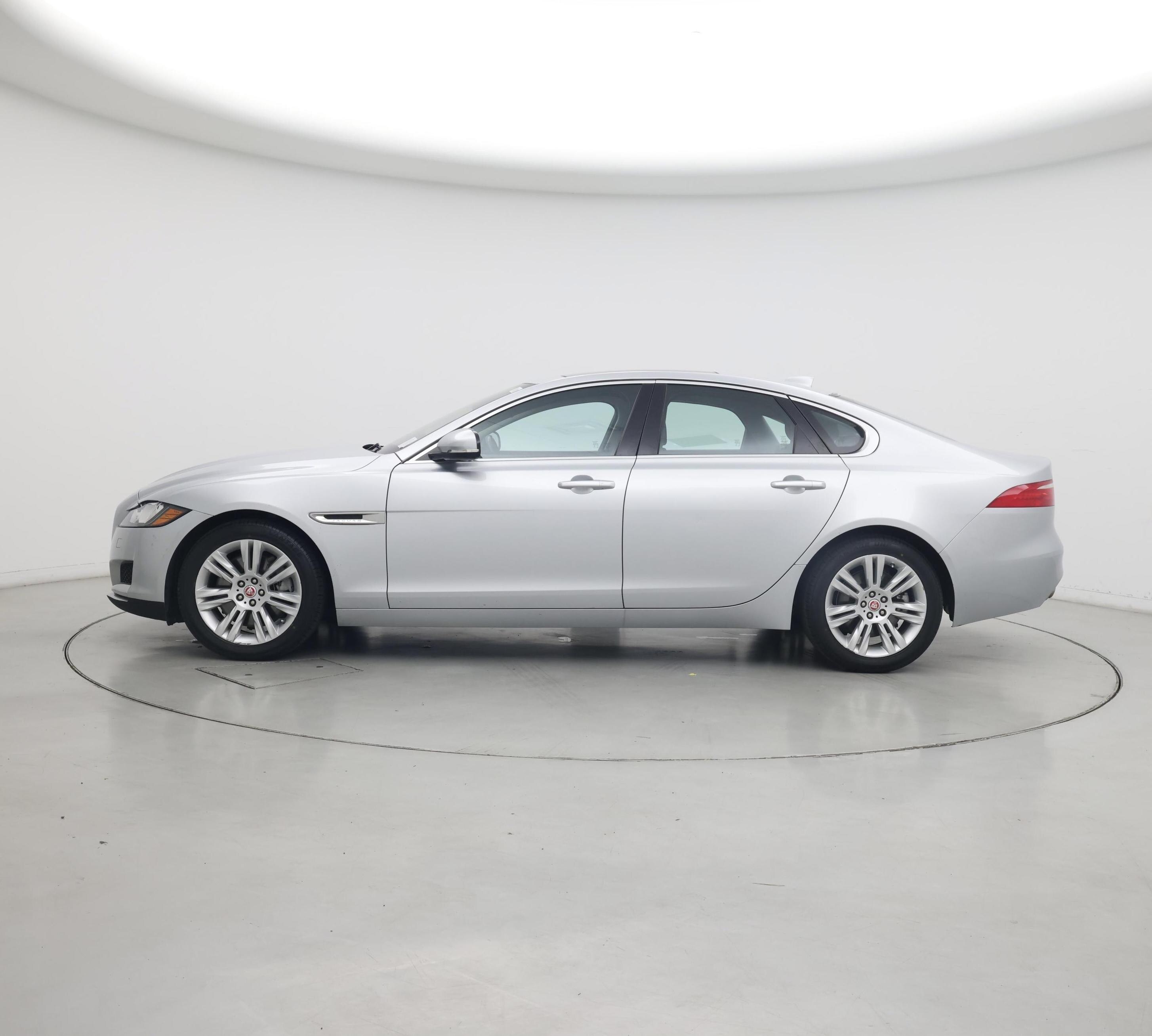 Thumbnail: 2017 Jaguar XF - 3