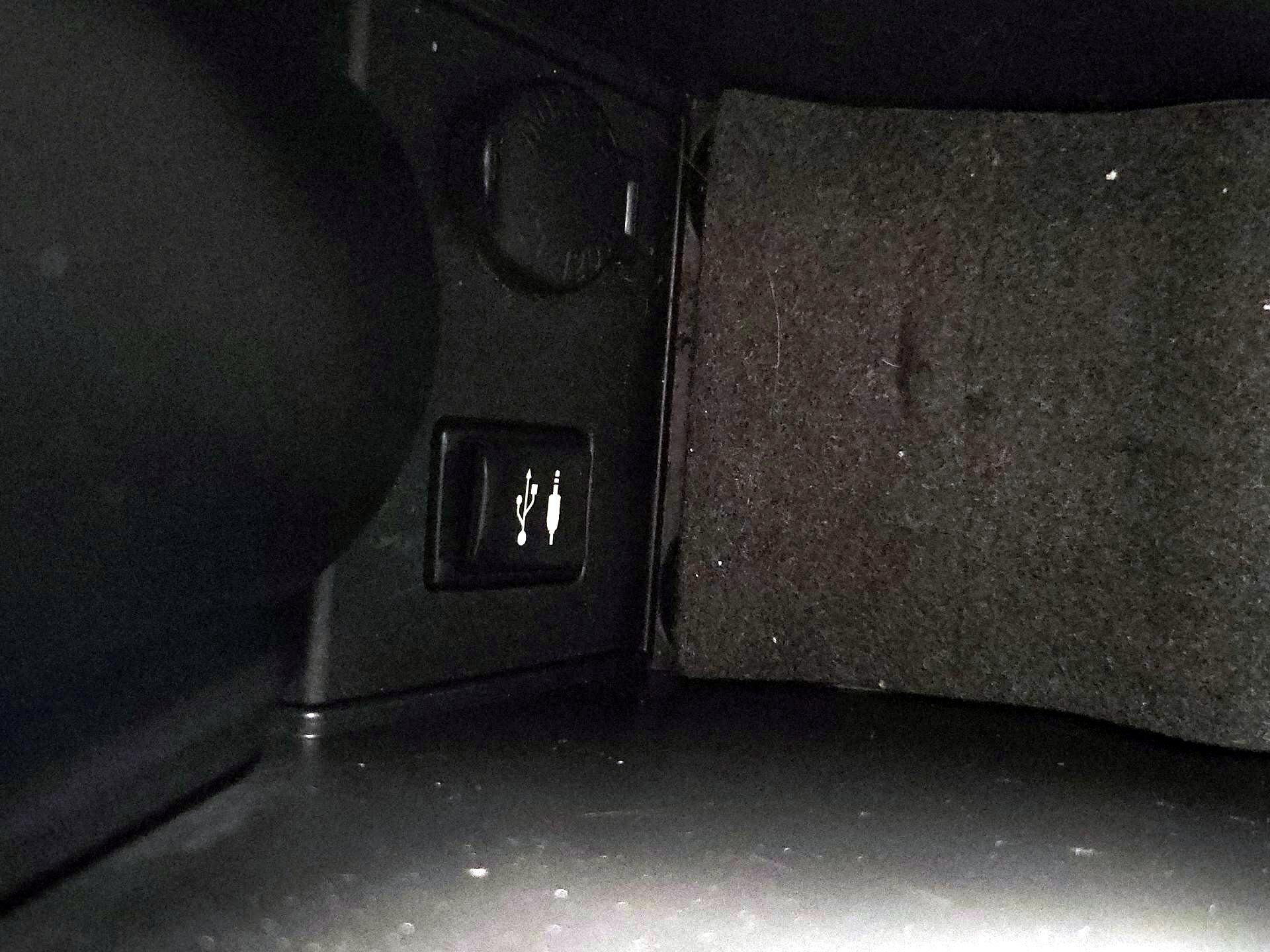 Thumbnail: 2014 Toyota Prius - 17