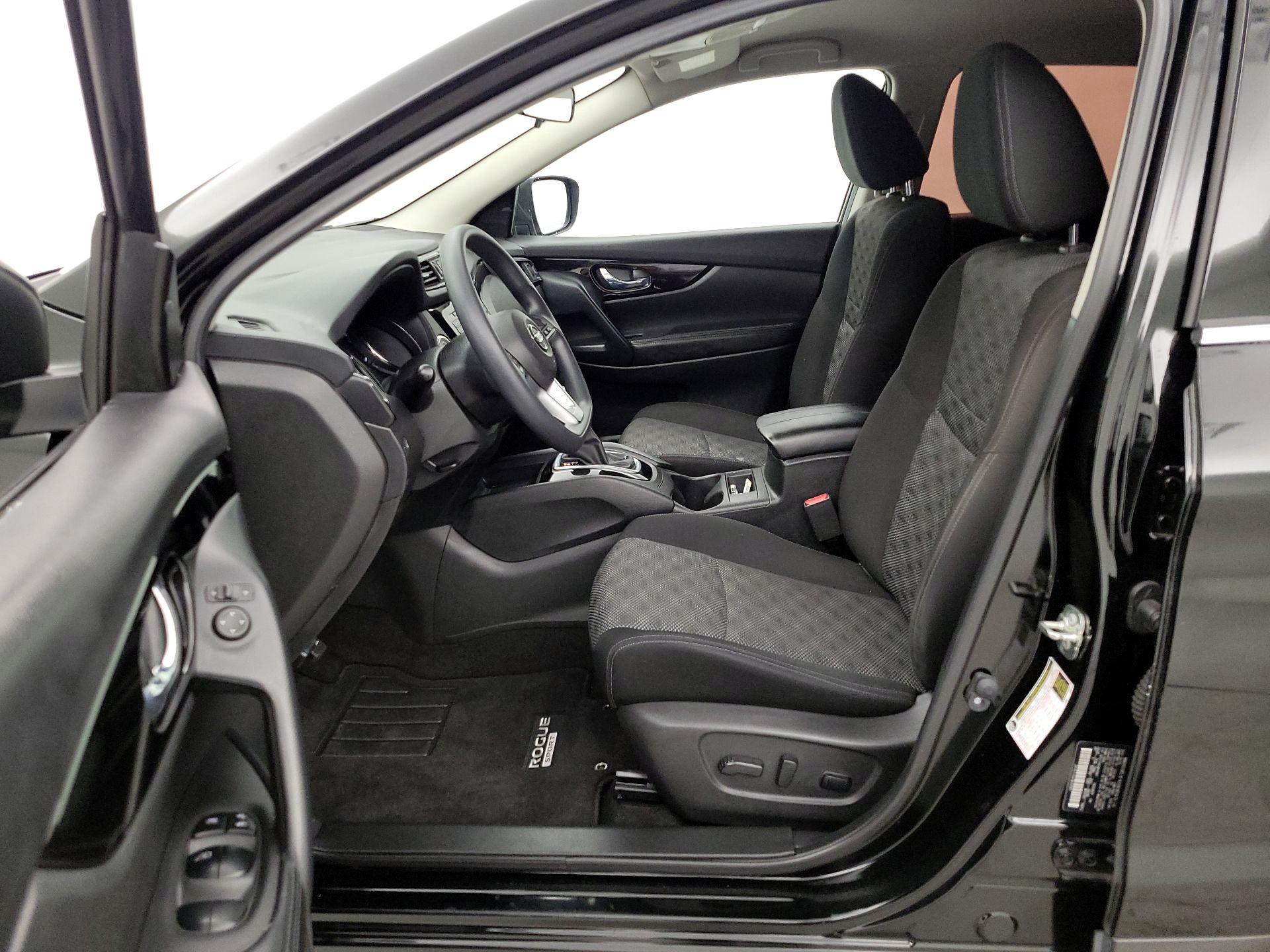 Thumbnail: 2020 Nissan Rogue Sport - 11