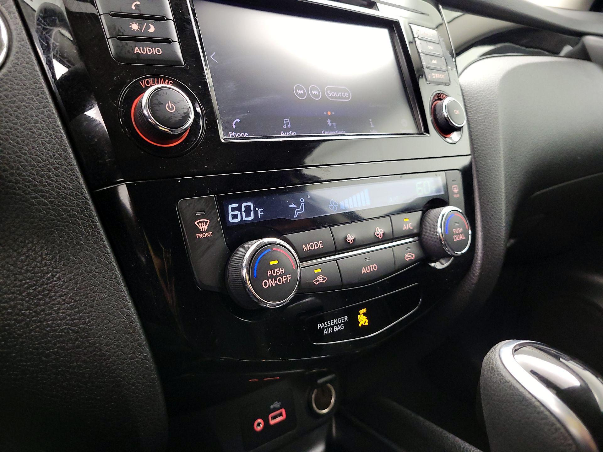 Thumbnail: 2020 Nissan Rogue Sport - 16