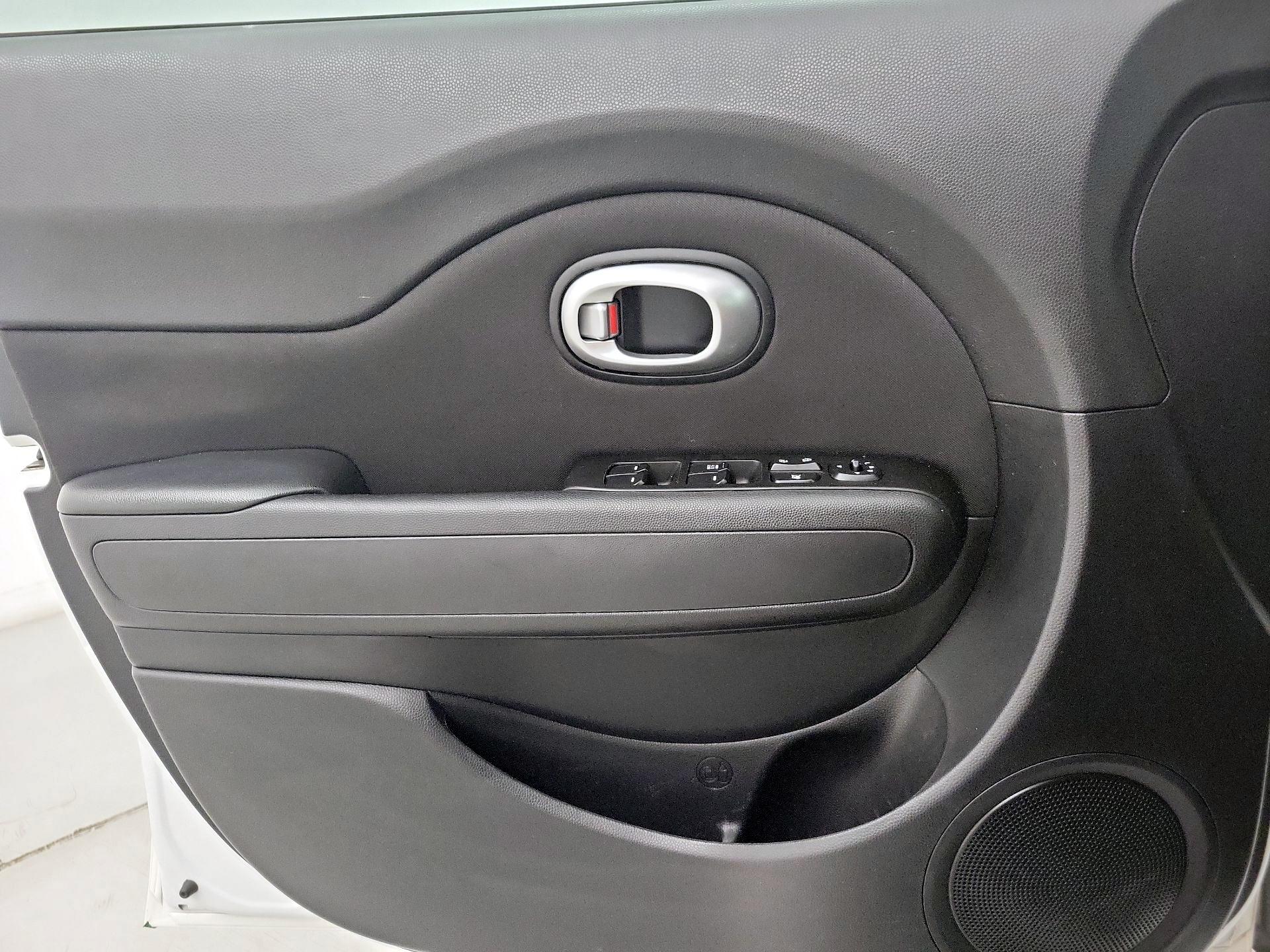 Thumbnail: 2015 Kia Soul - 12