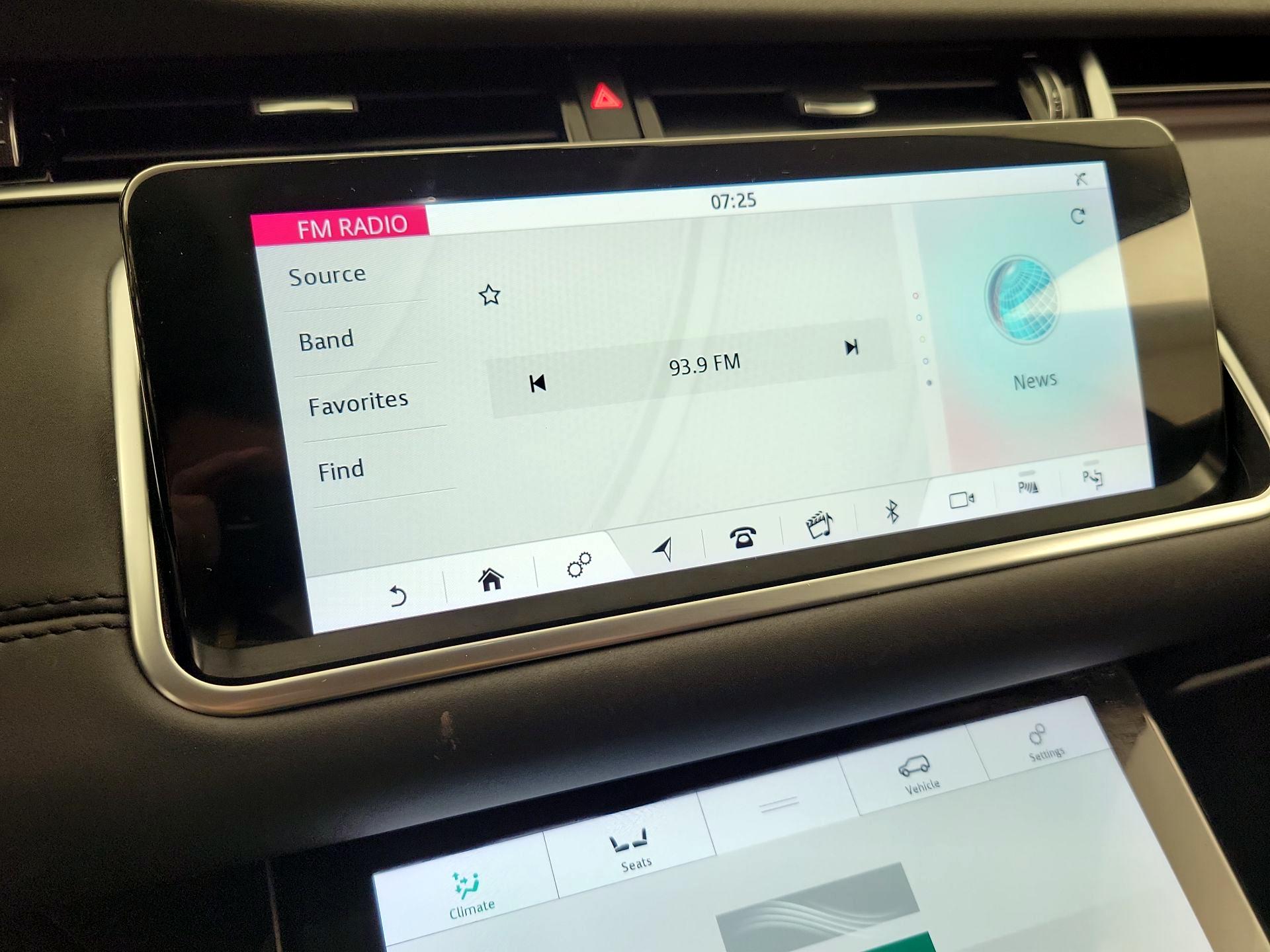 Thumbnail: 2020 Land Rover Range Rover Evoque - 15