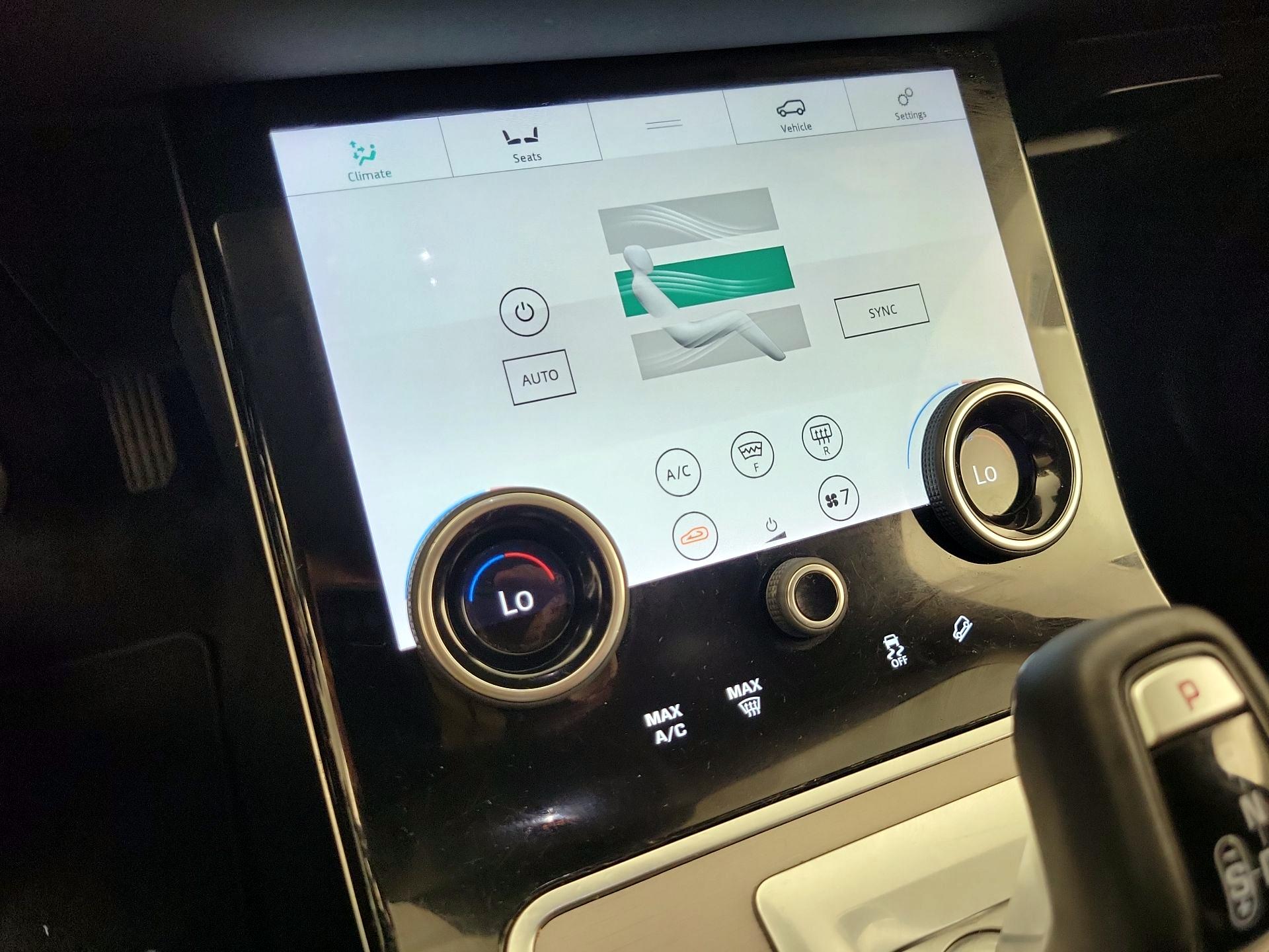 Thumbnail: 2020 Land Rover Range Rover Evoque - 16