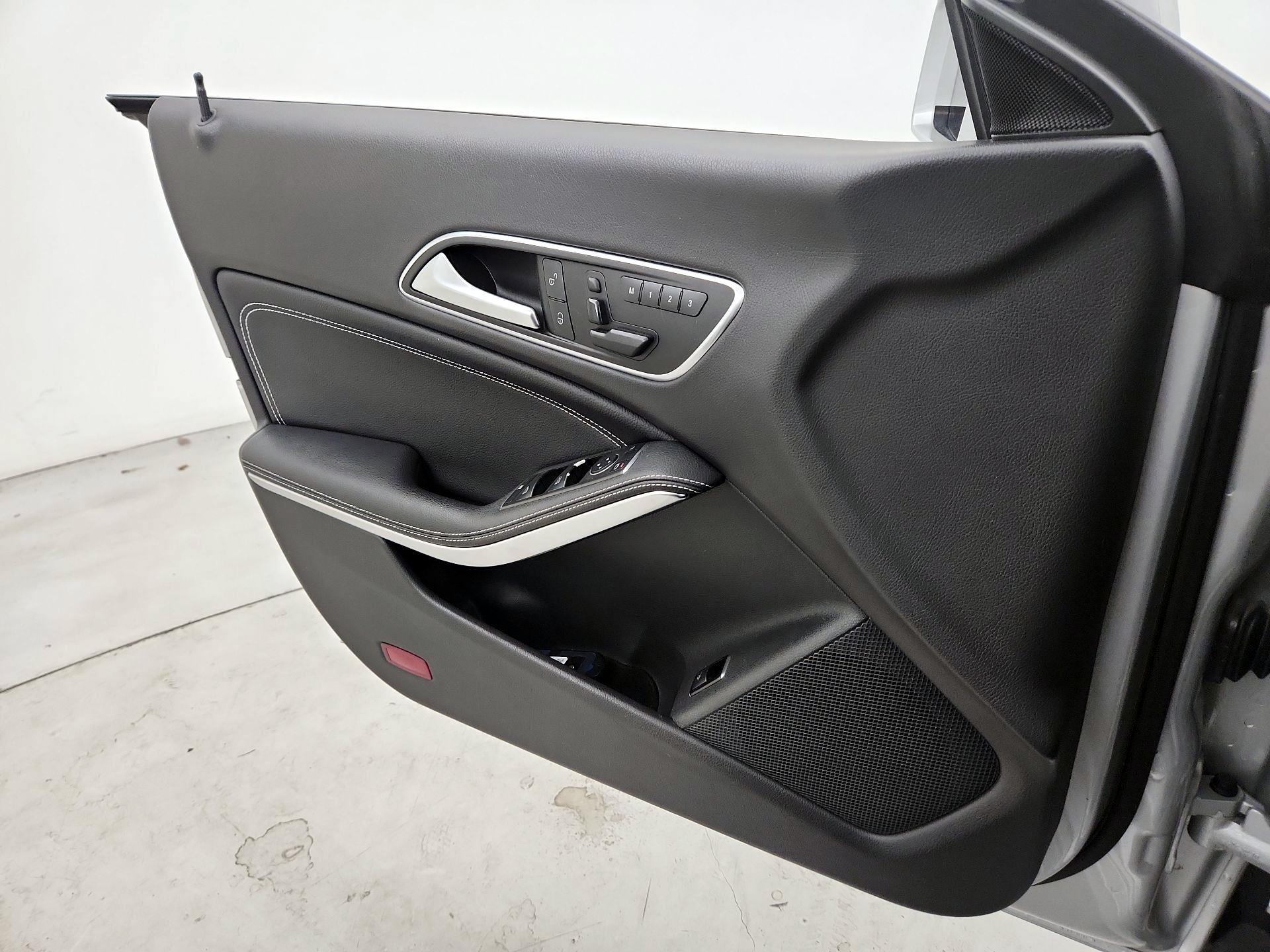 Thumbnail: 2015 Mercedes-Benz CLA - 12