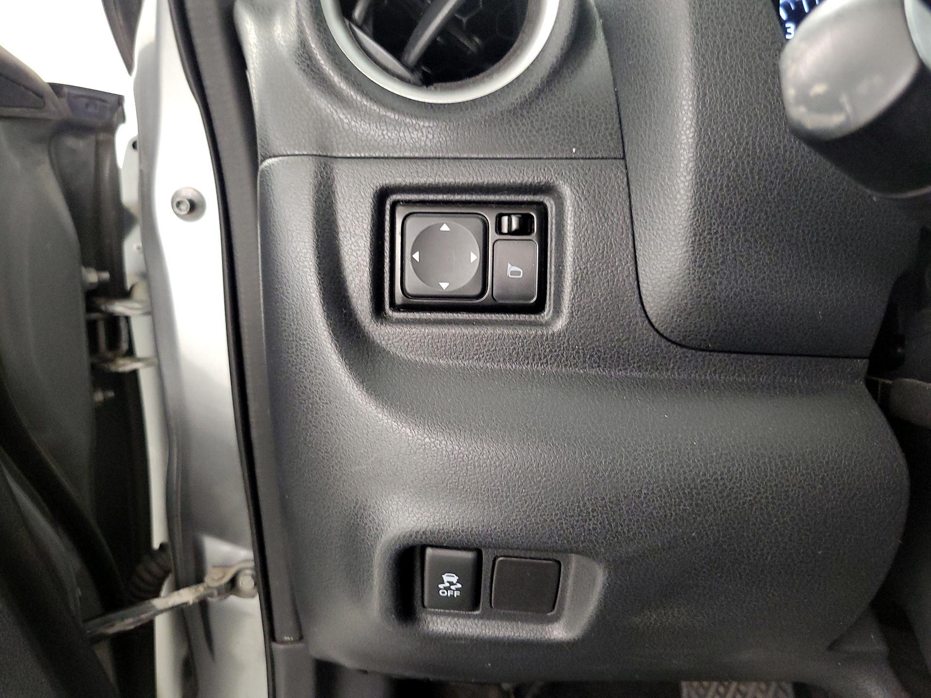 Thumbnail: 2014 Nissan Versa Note - 13