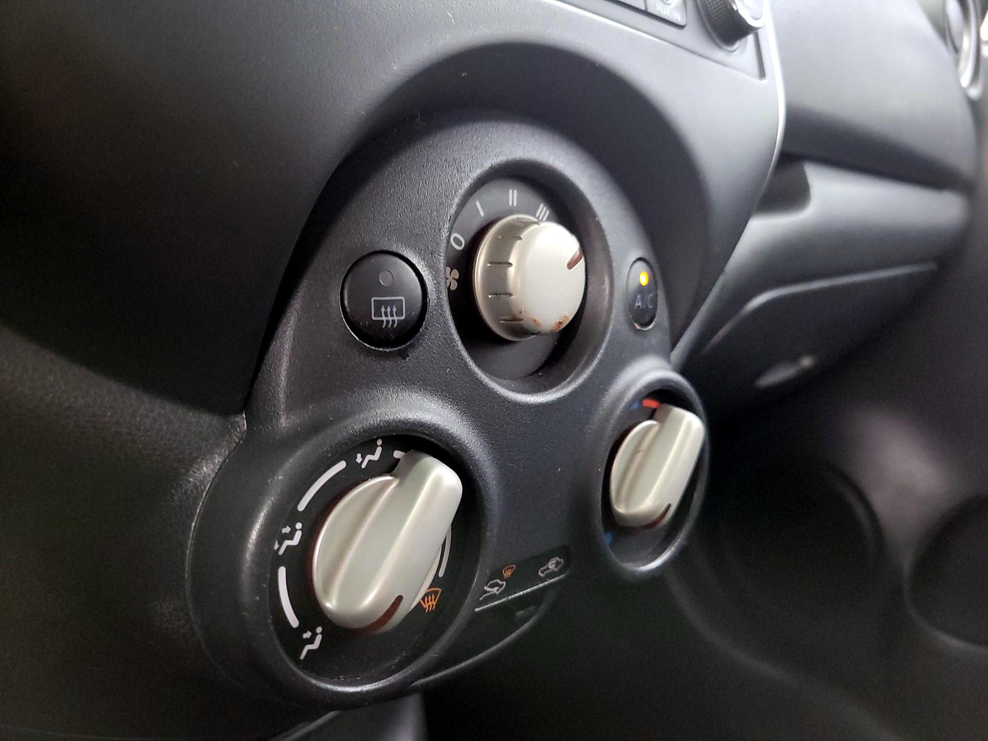 Thumbnail: 2014 Nissan Versa Note - 15