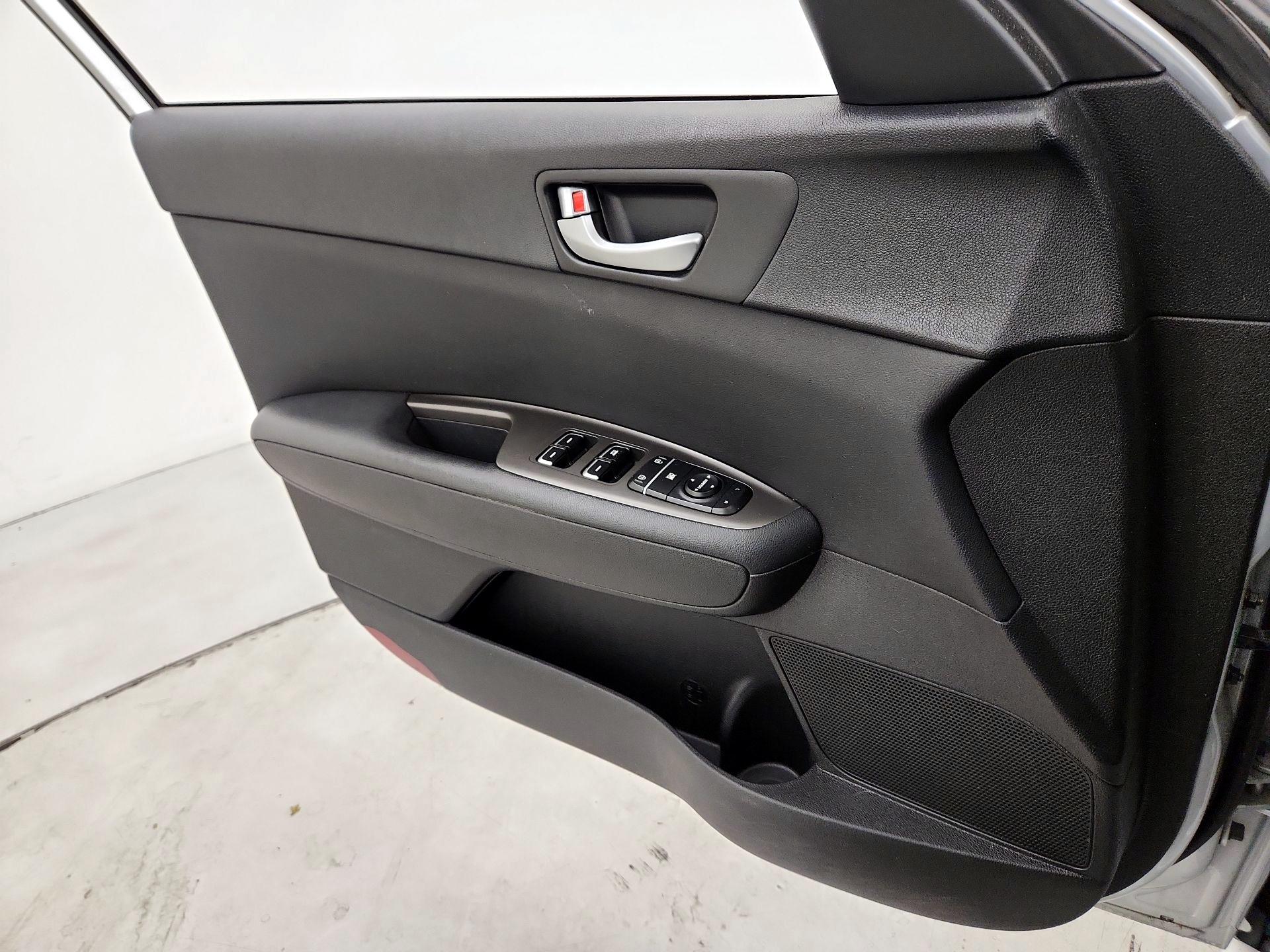 Thumbnail: 2019 Kia Optima - 12