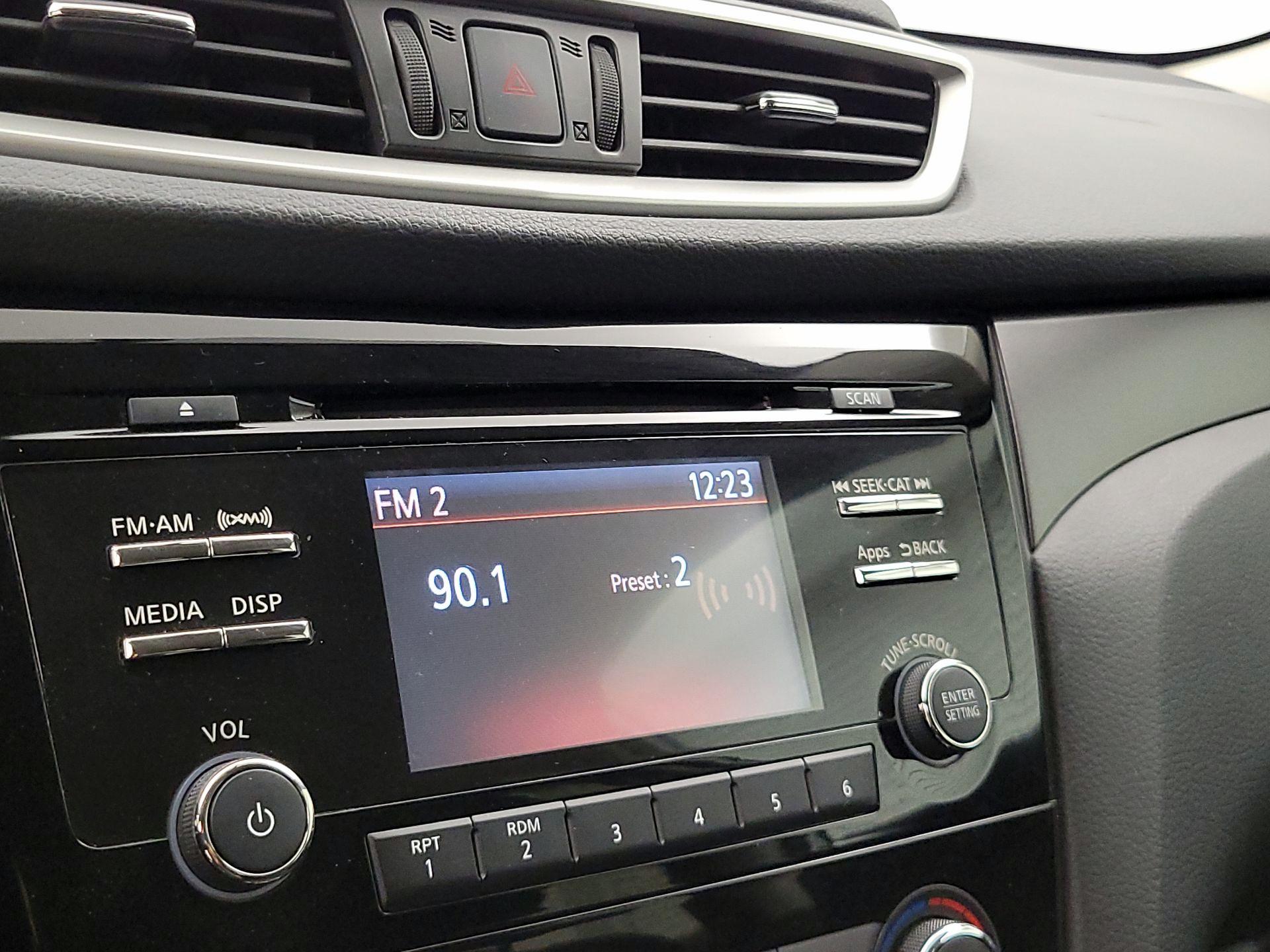 Thumbnail: 2016 Nissan Rogue - 15