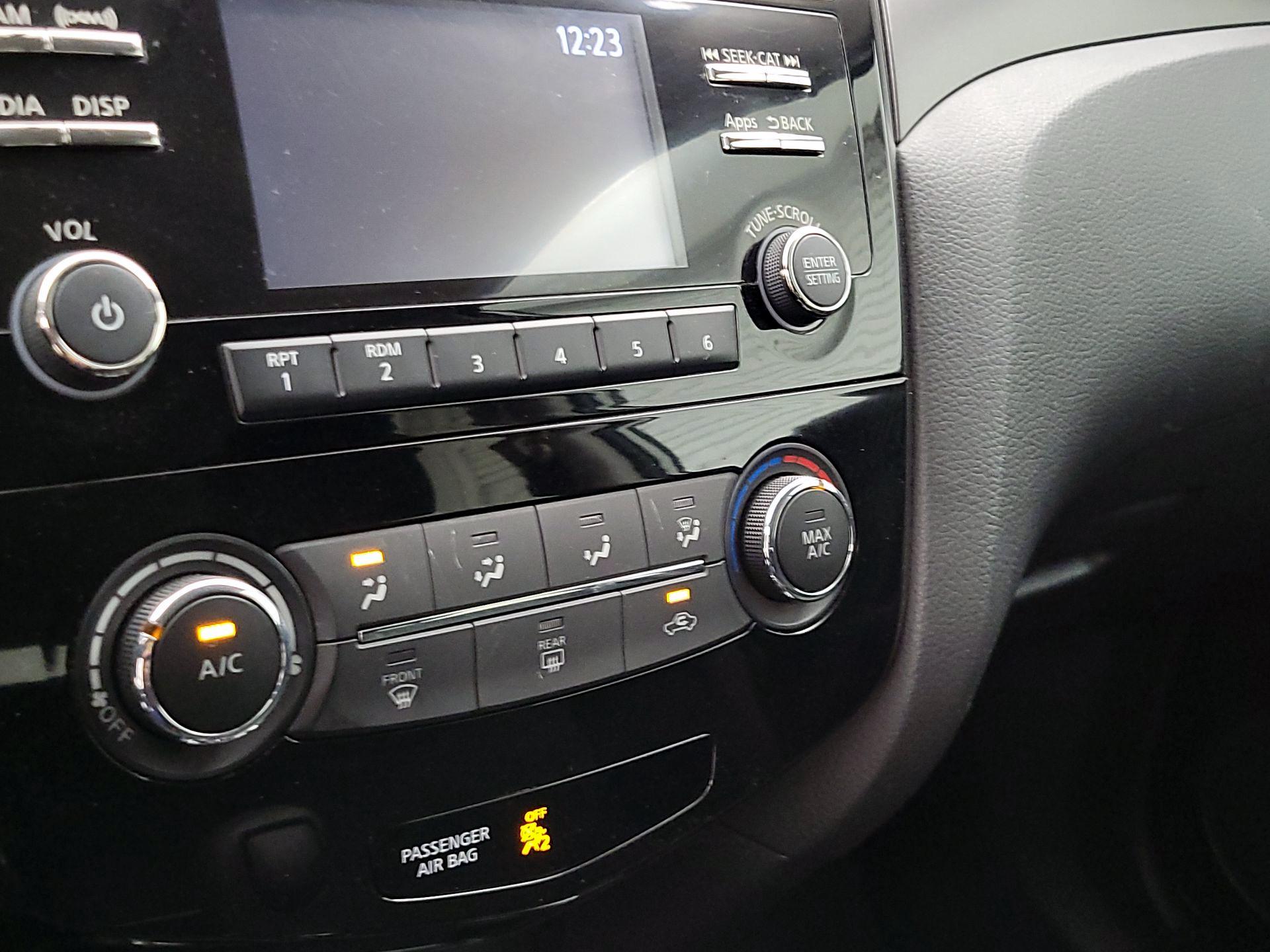 Thumbnail: 2016 Nissan Rogue - 16