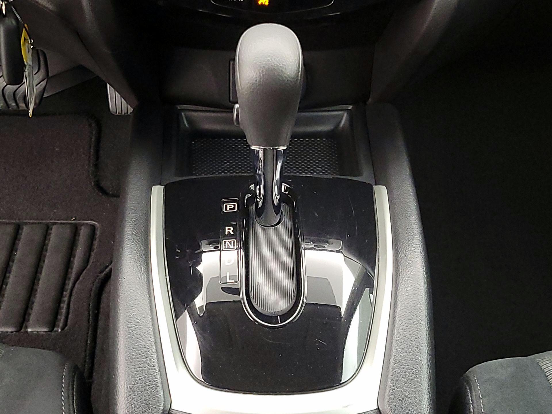 Thumbnail: 2016 Nissan Rogue - 17