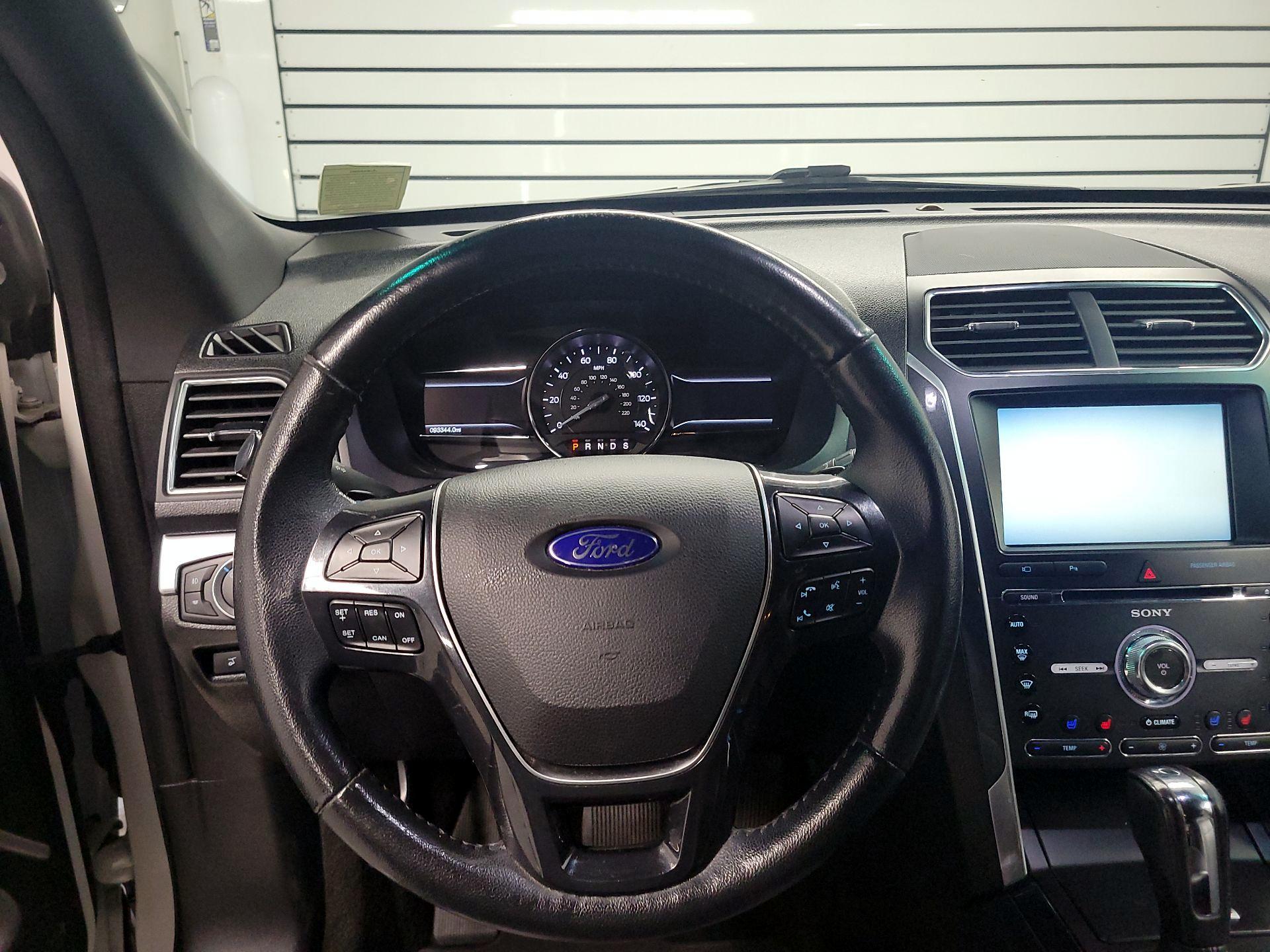 Thumbnail: 2016 Ford Explorer - 10