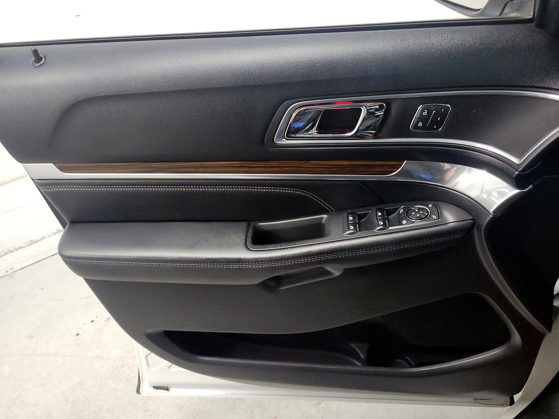 Thumbnail: 2016 Ford Explorer - 12