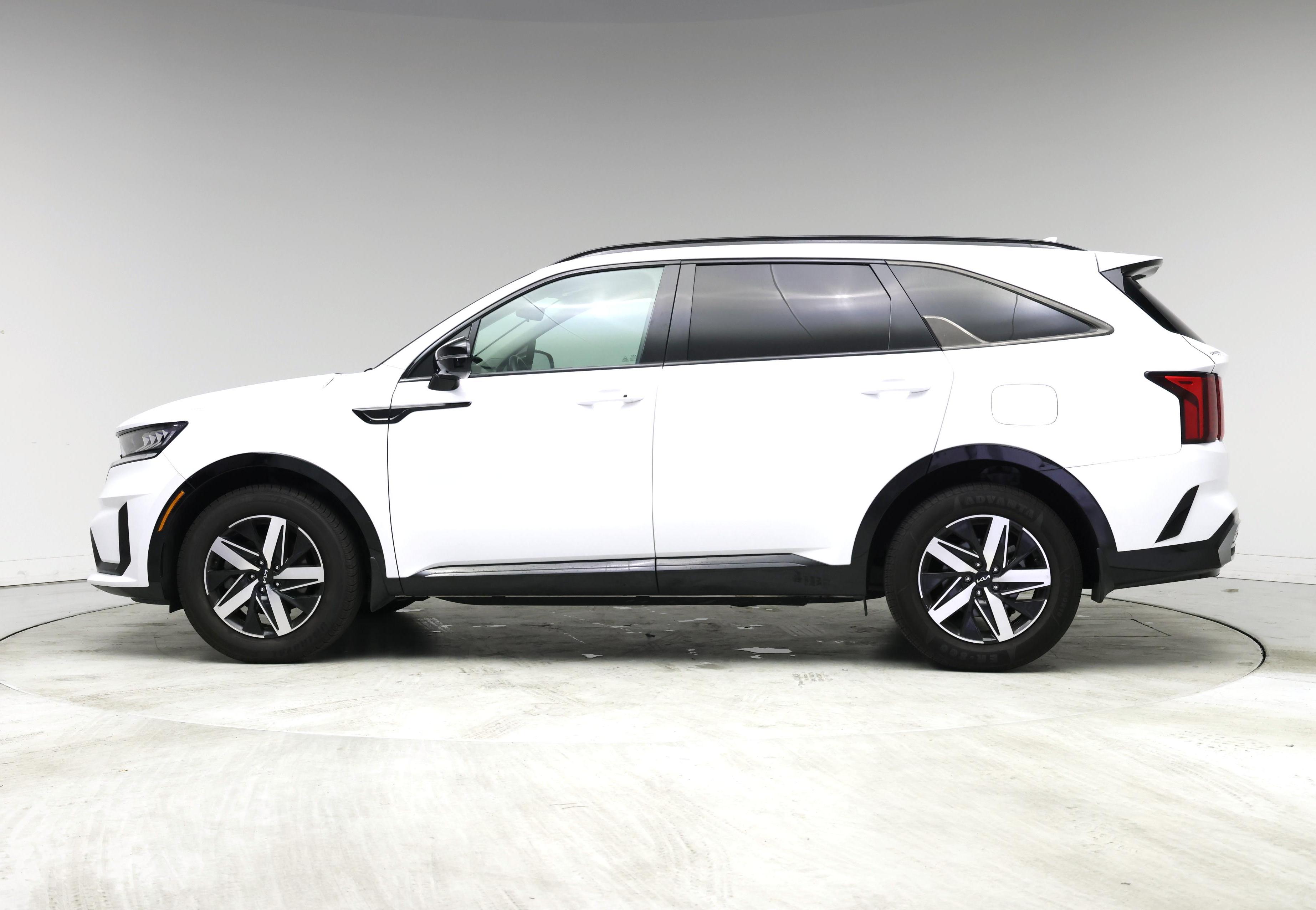 Thumbnail: 2022 Kia Sorento - 3