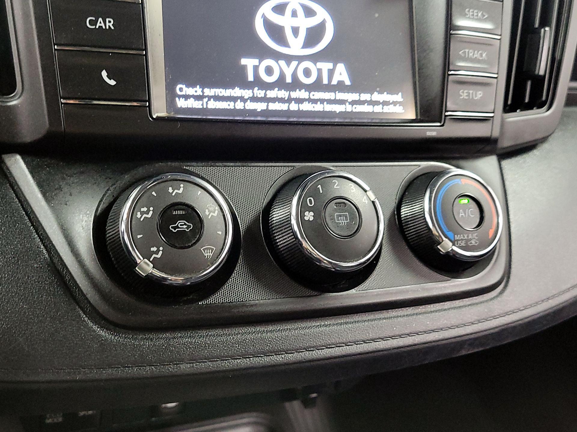 Thumbnail: 2018 Toyota RAV4 - 14