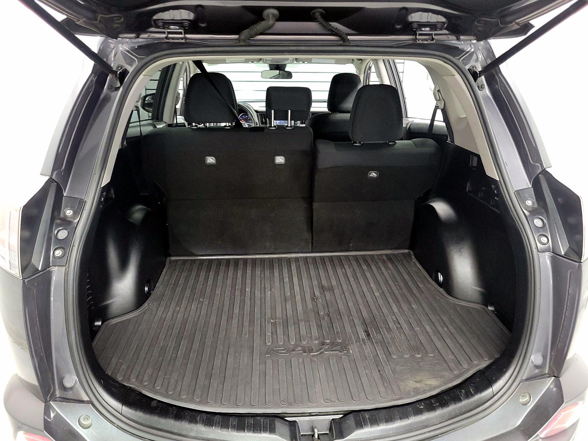 Thumbnail: 2018 Toyota RAV4 - 17