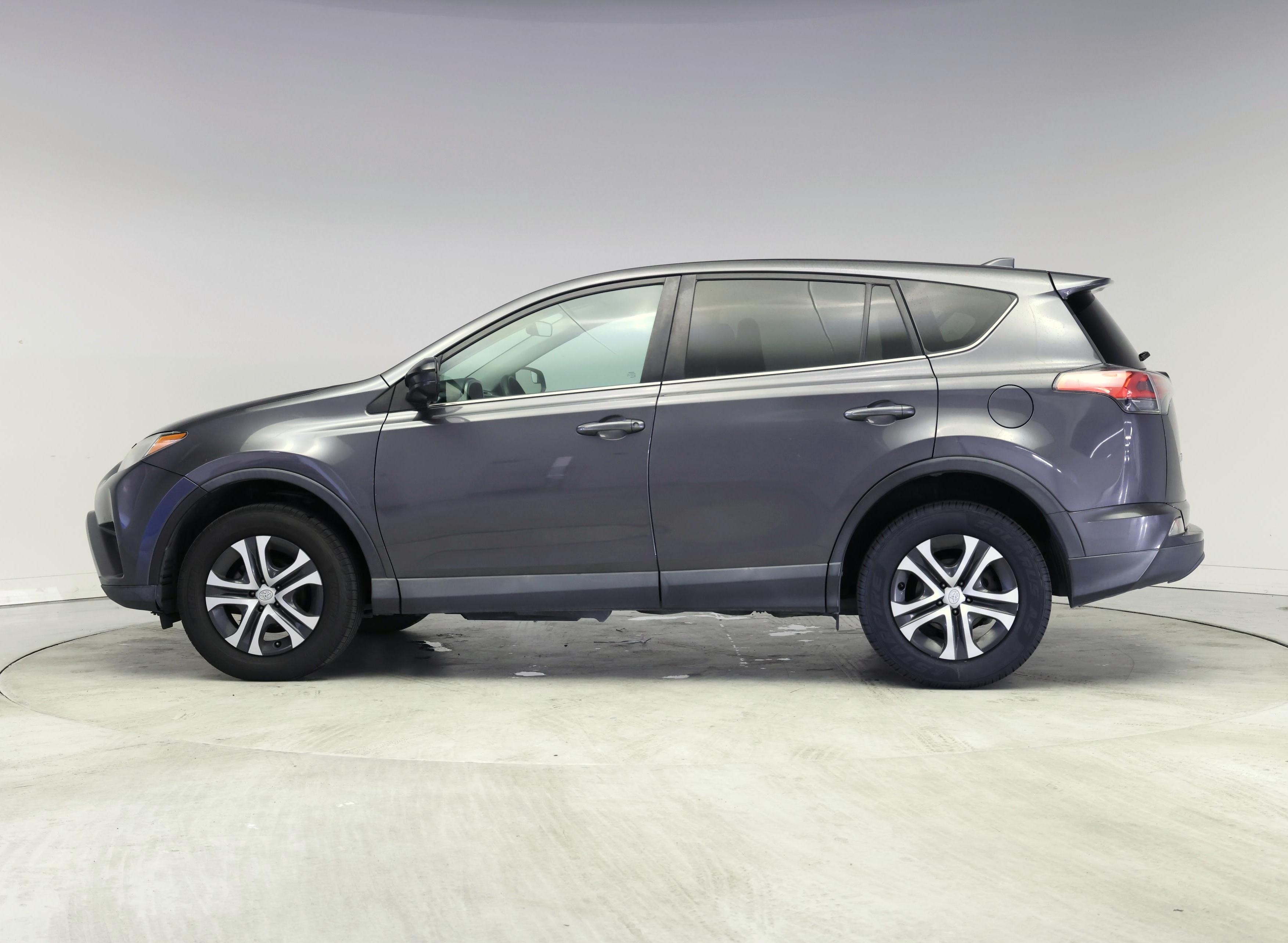 Thumbnail: 2018 Toyota RAV4 - 3