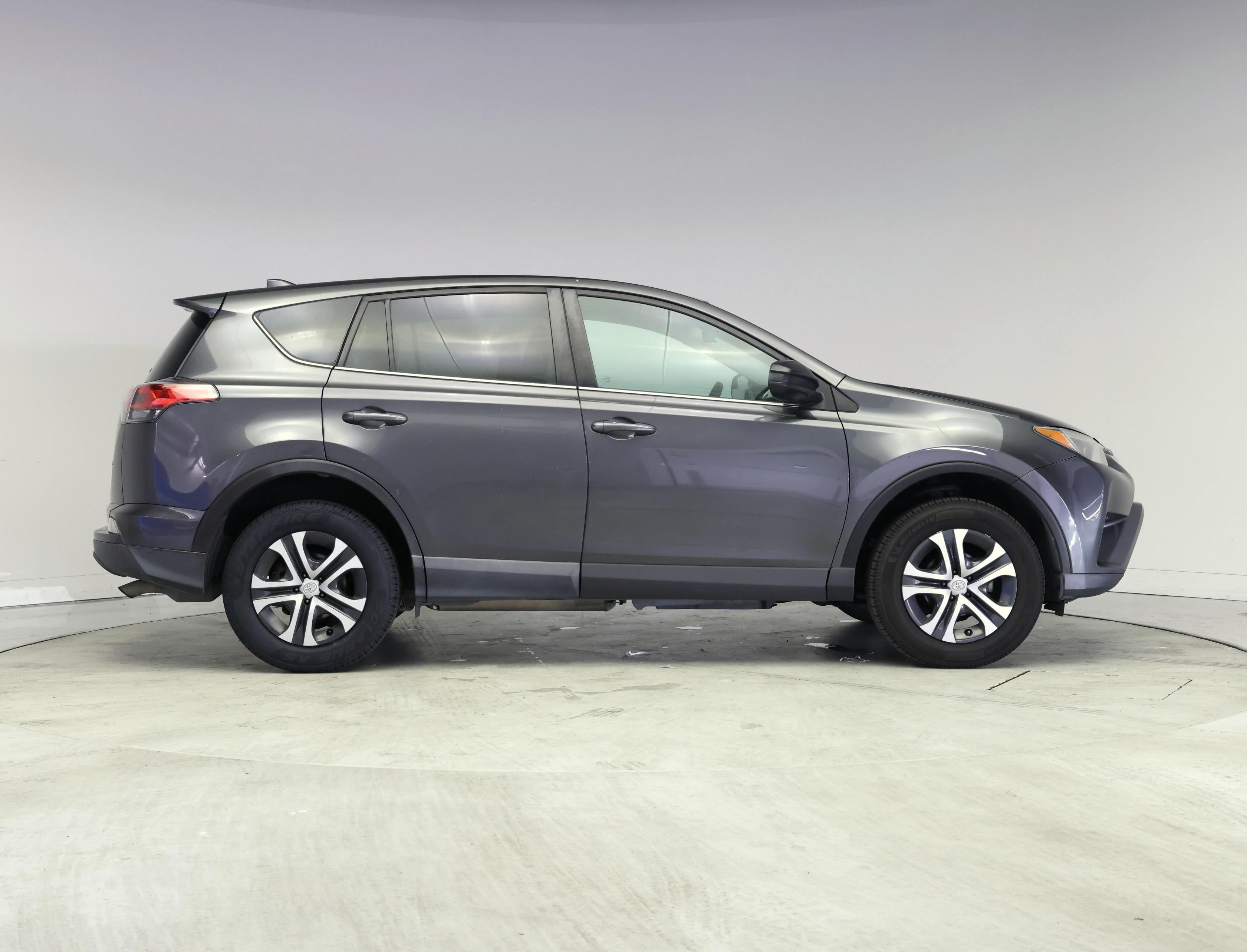 Thumbnail: 2018 Toyota RAV4 - 7