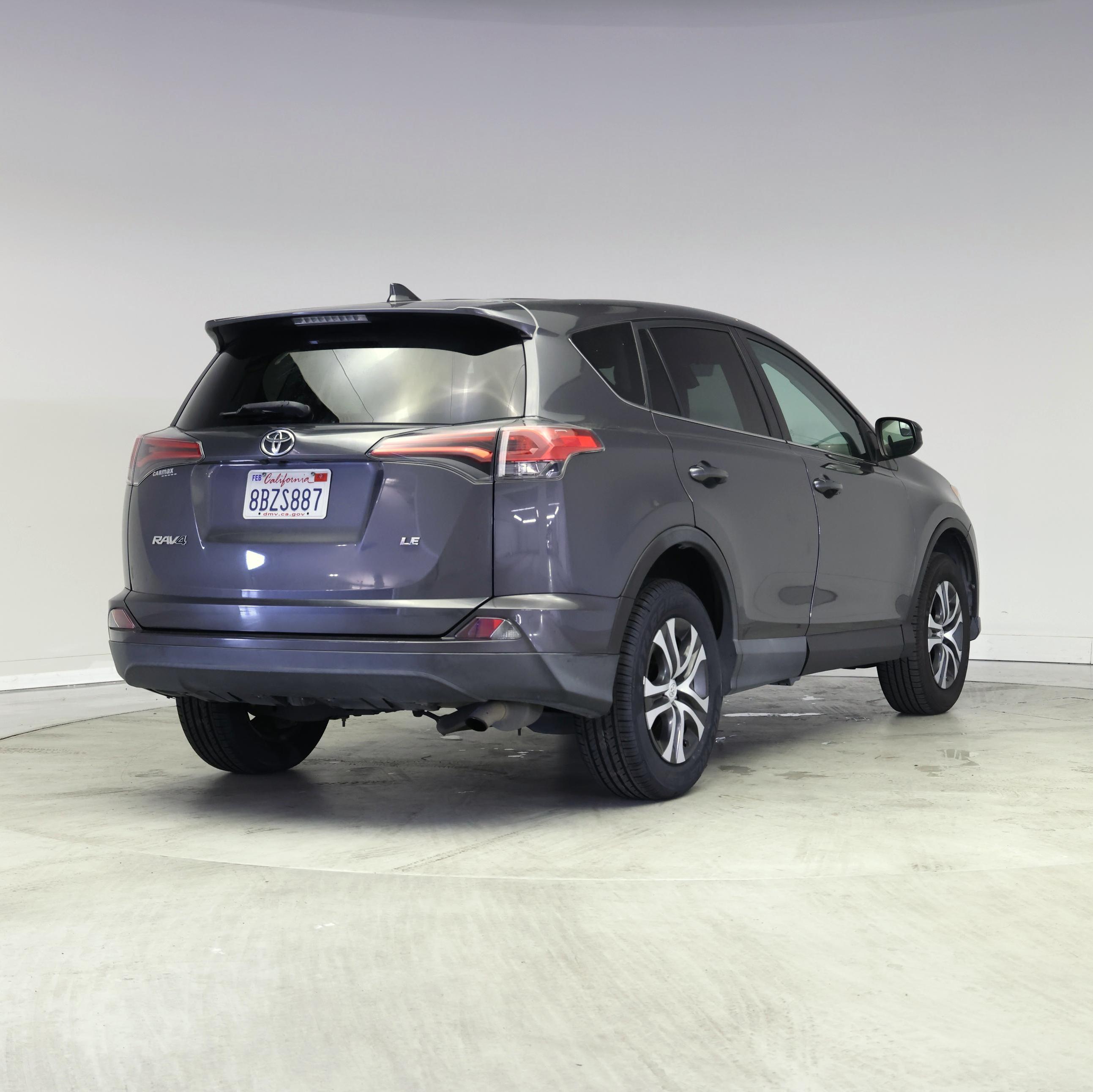 Thumbnail: 2018 Toyota RAV4 - 8