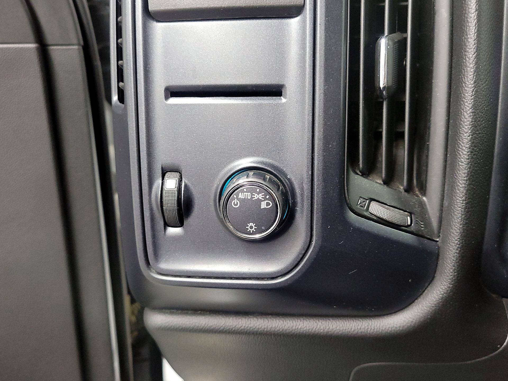 Thumbnail: 2016 Chevrolet Silverado 1500 - 13