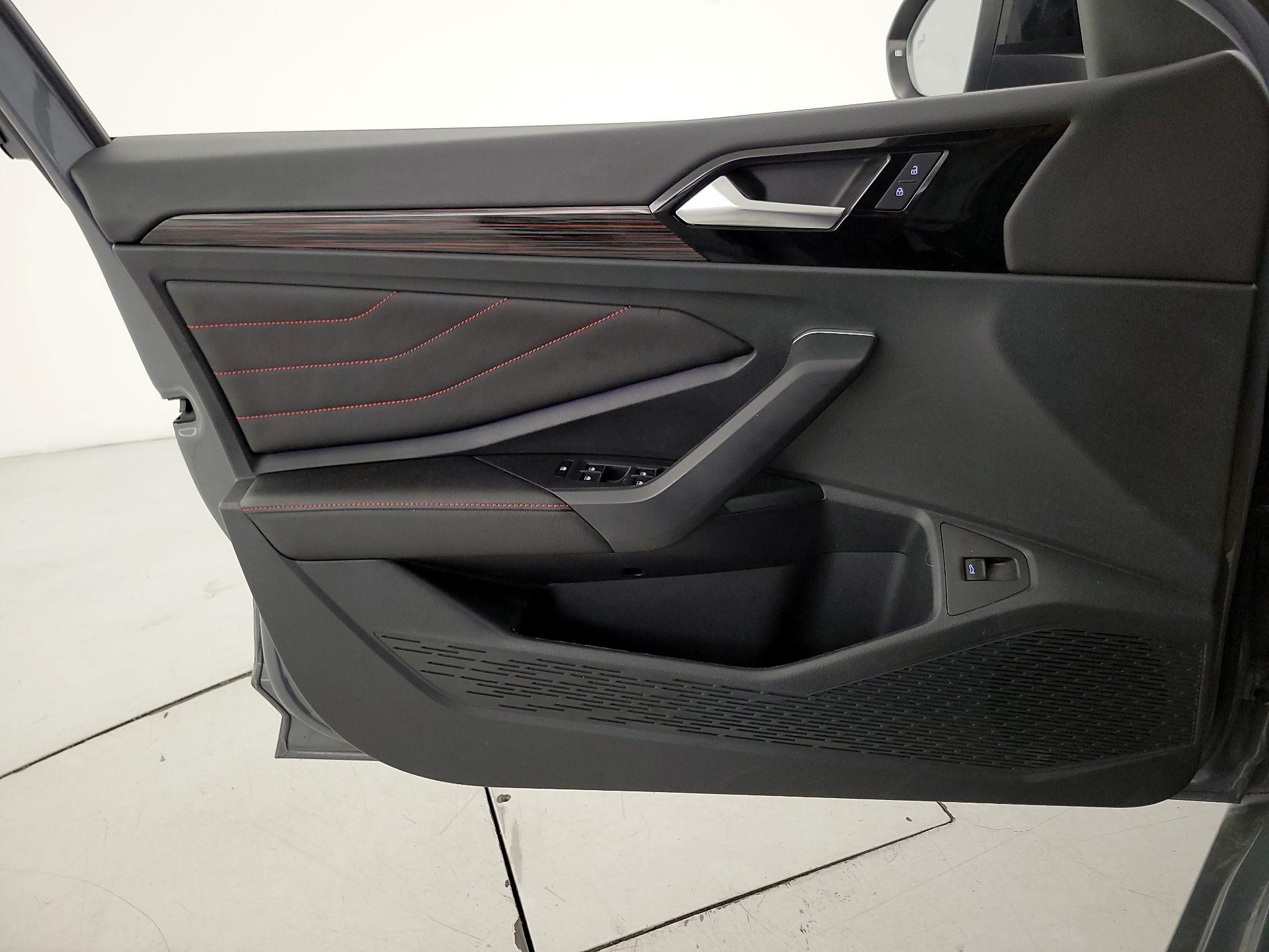 Thumbnail: 2023 Volkswagen Jetta - 12